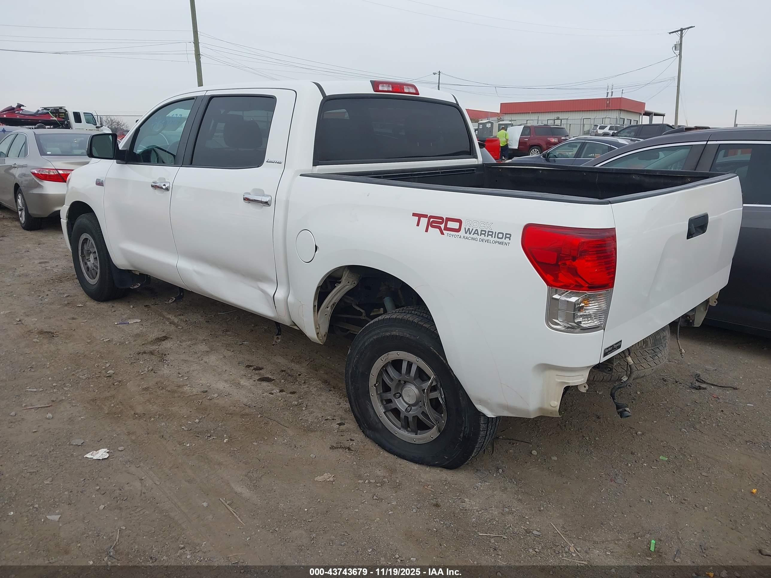 TOYOTA TUNDRA image 3