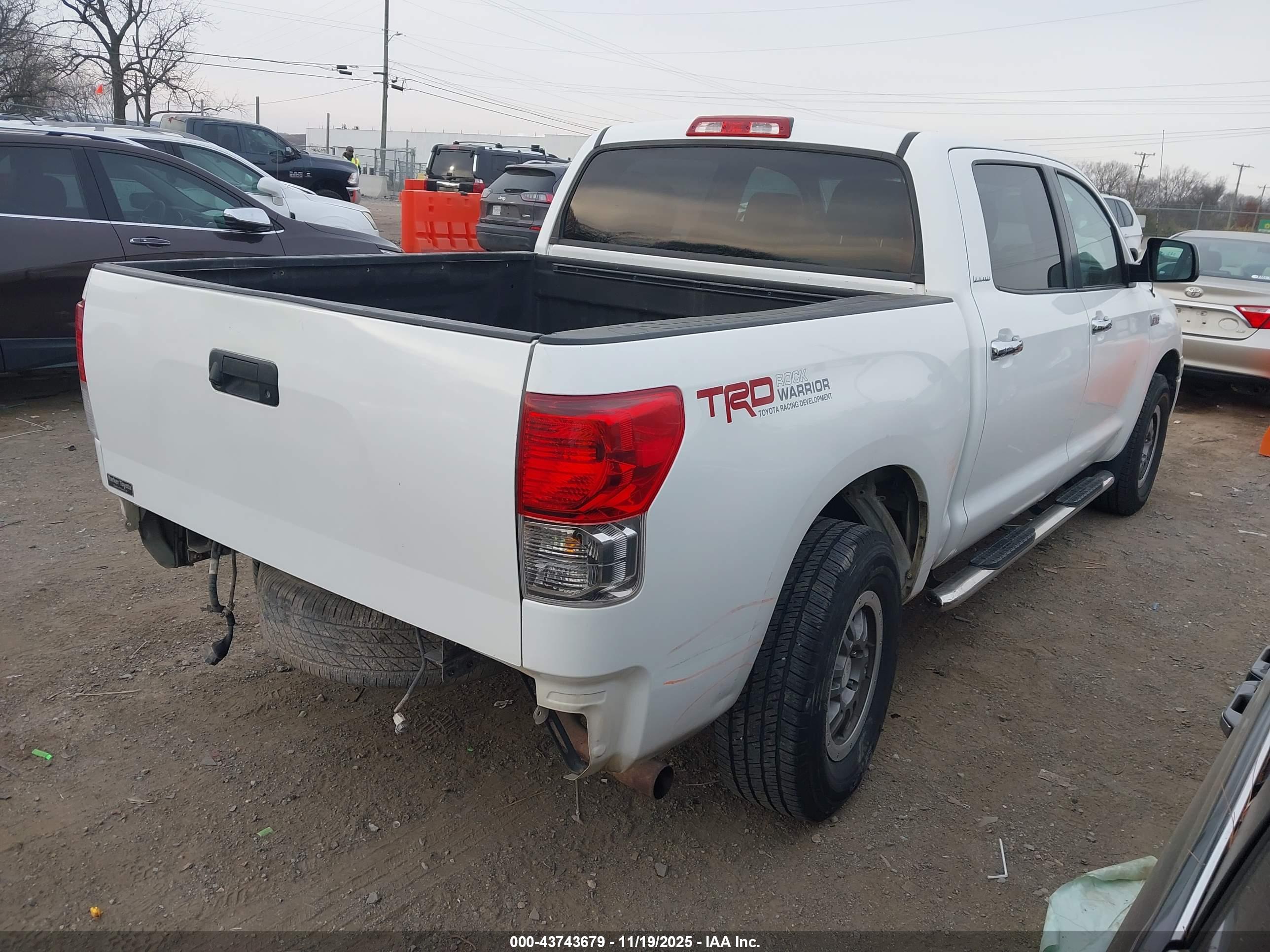 TOYOTA TUNDRA image 4