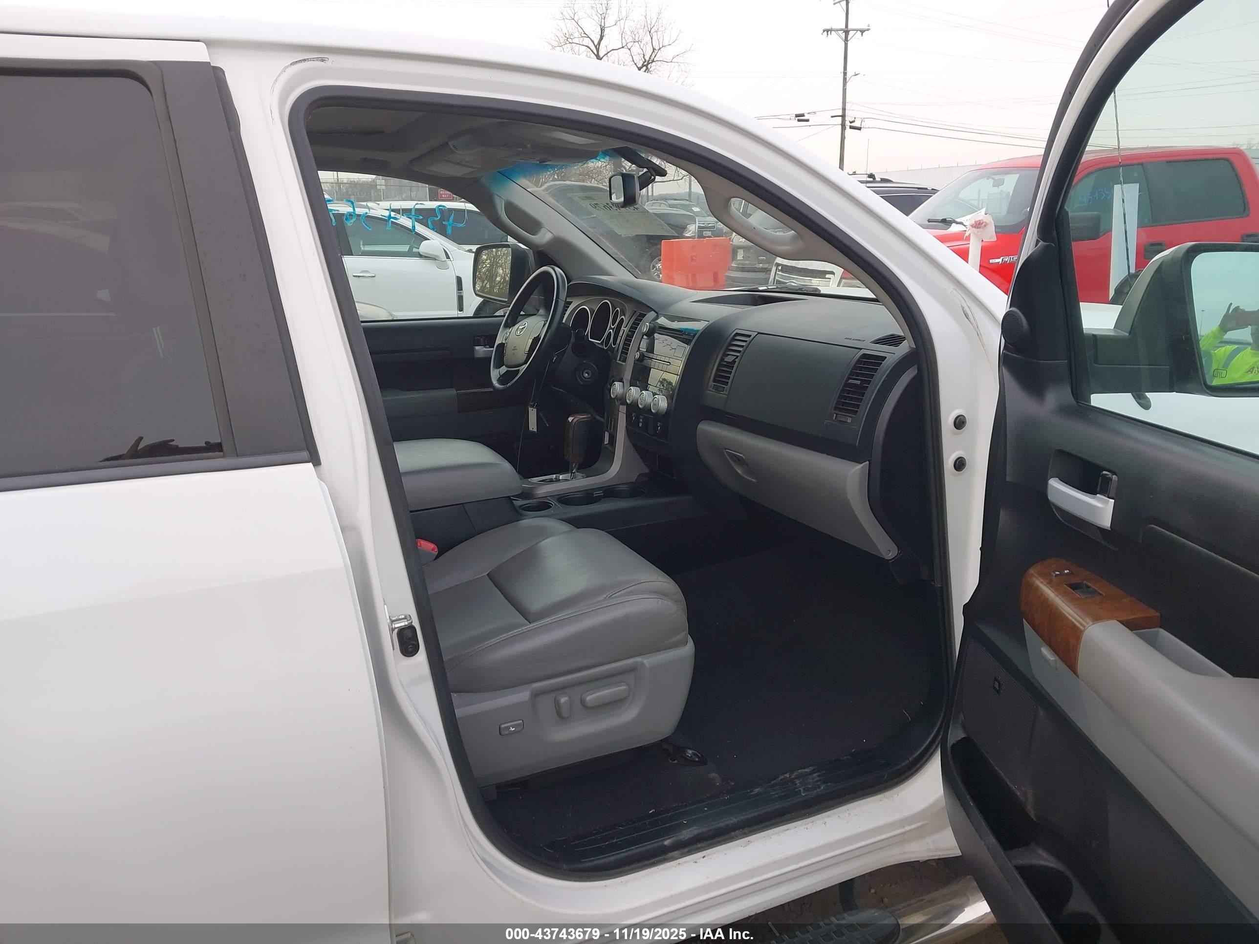 TOYOTA TUNDRA image 5