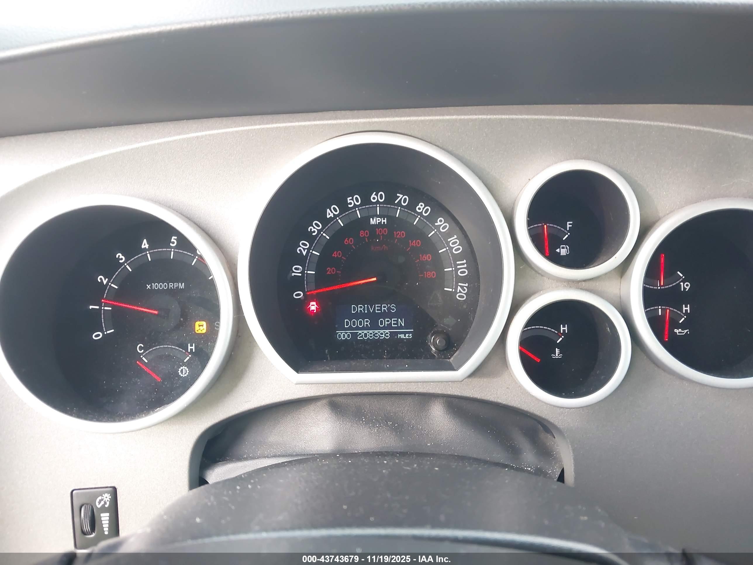 TOYOTA TUNDRA image 7