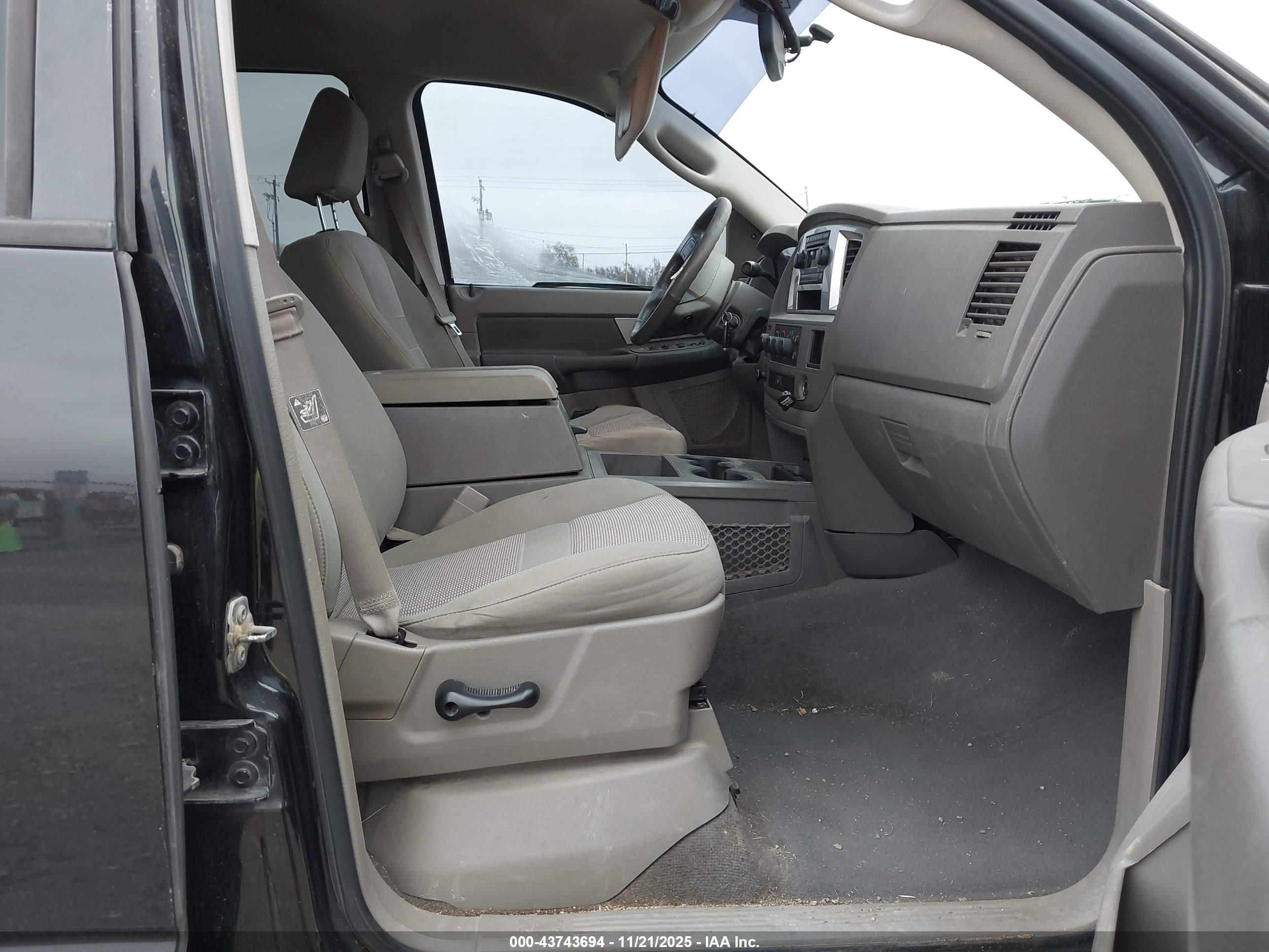 DODGE RAM image 5