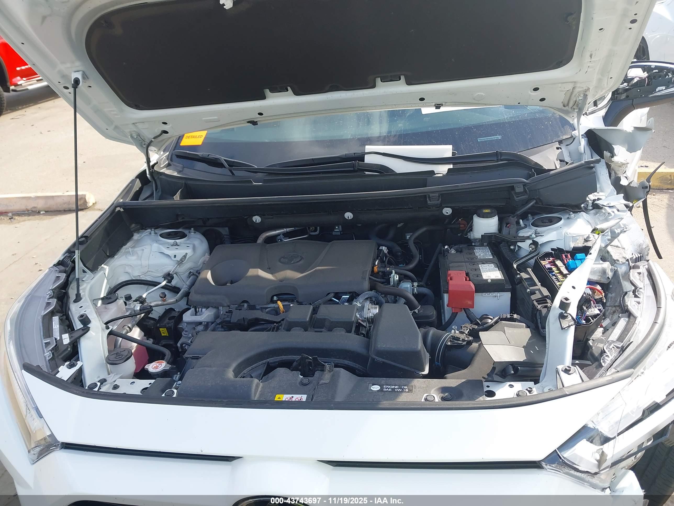 TOYOTA RAV4 image 10