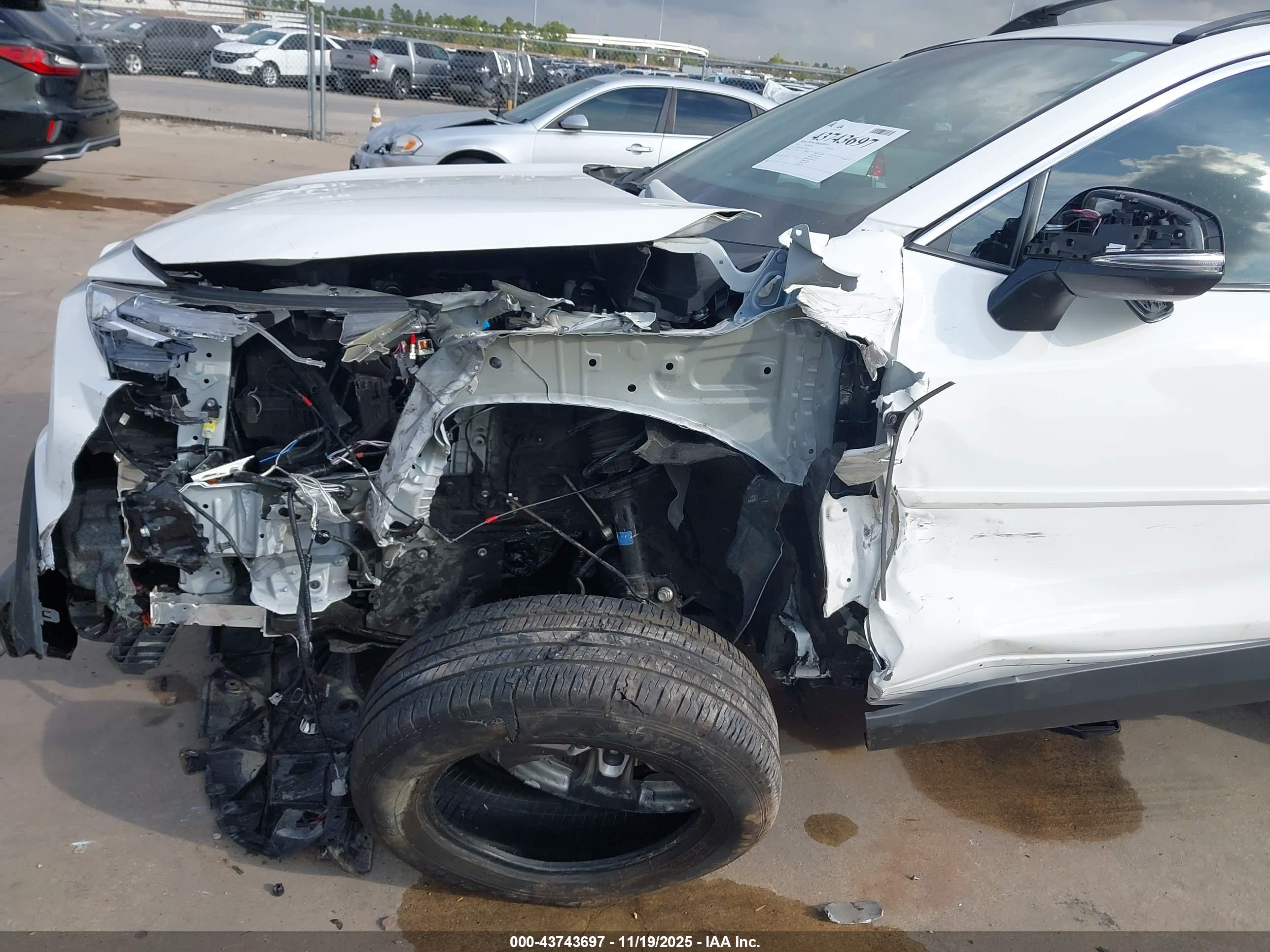 TOYOTA RAV4 image 6