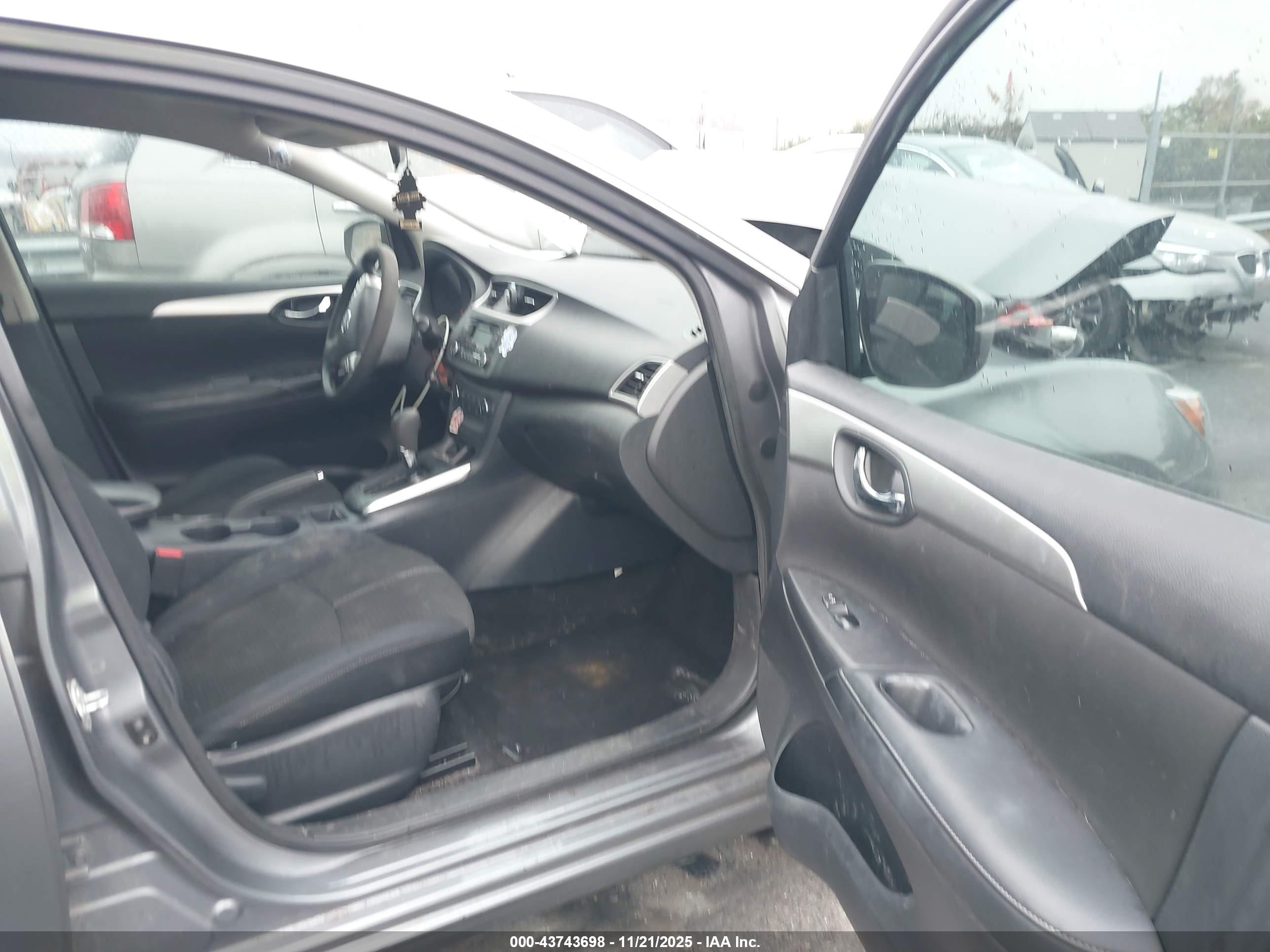 NISSAN SENTRA image 5