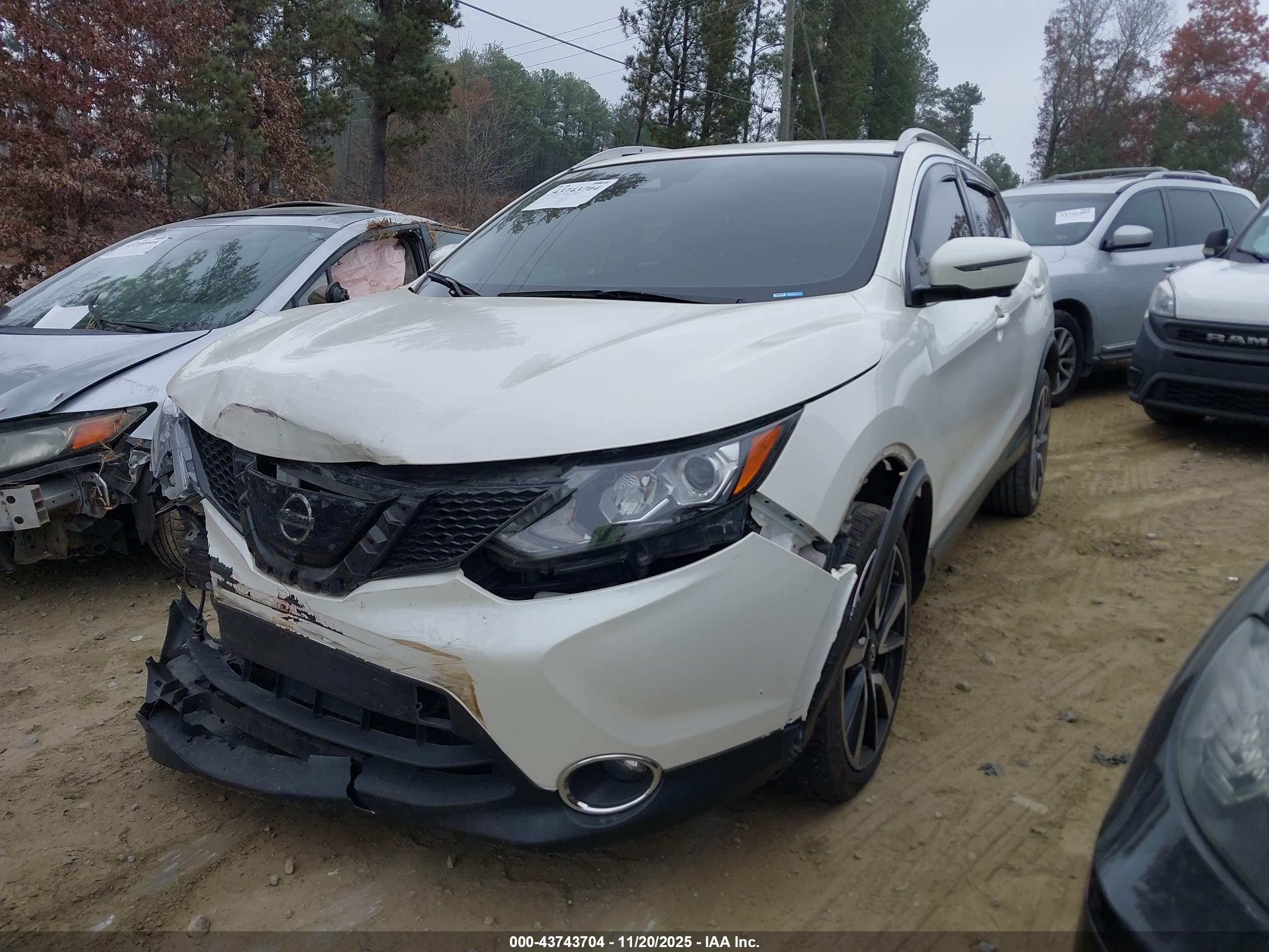 NISSAN ROGUE image 2