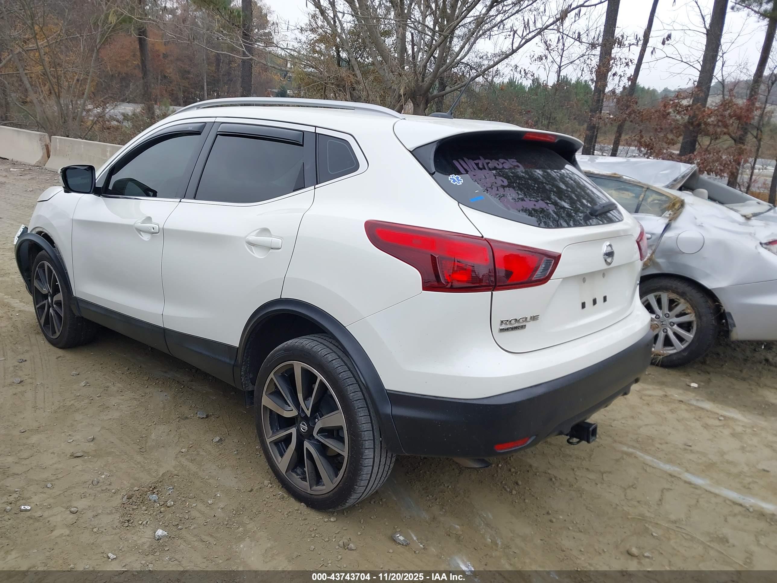 NISSAN ROGUE image 3