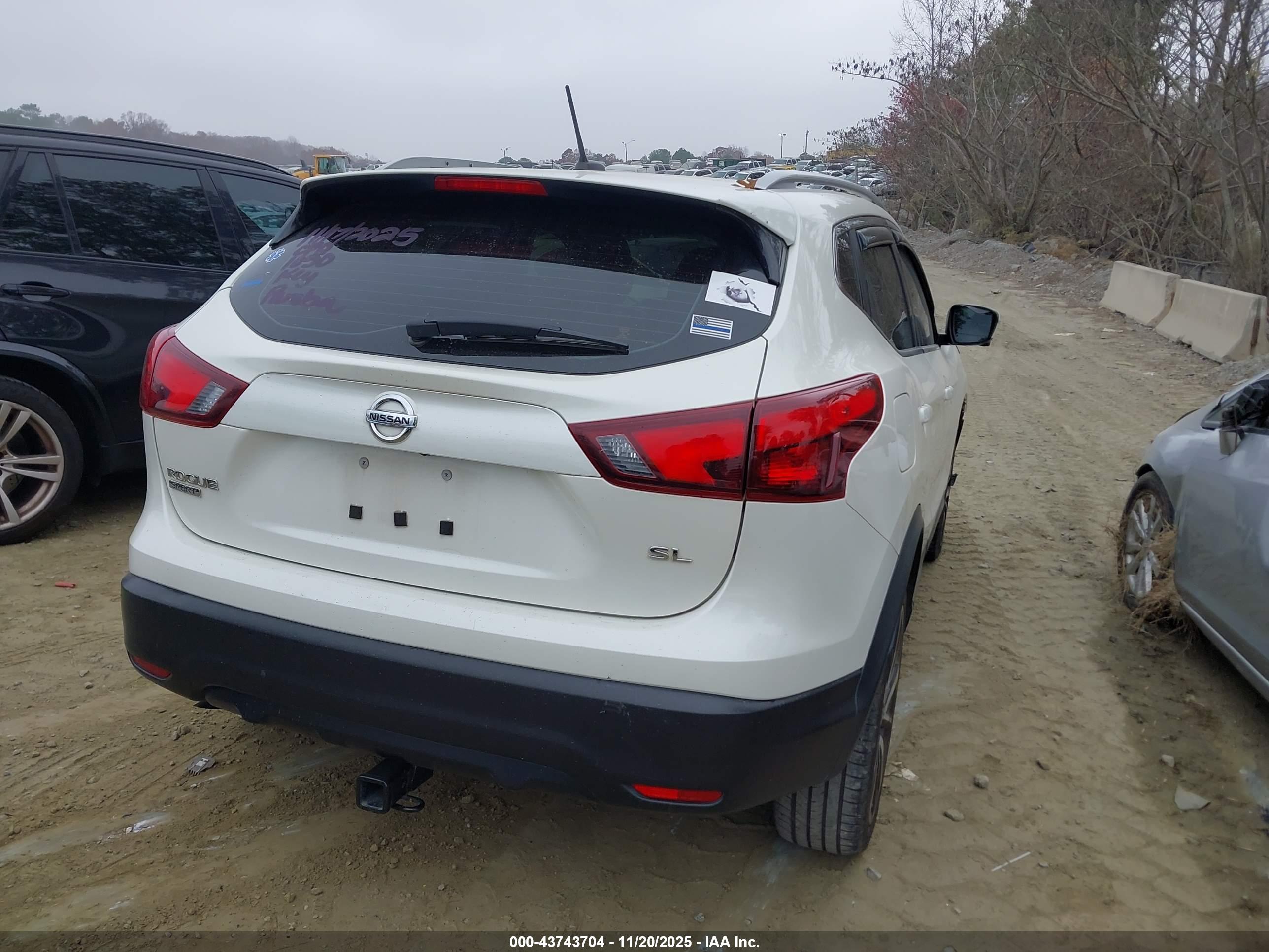 NISSAN ROGUE image 4