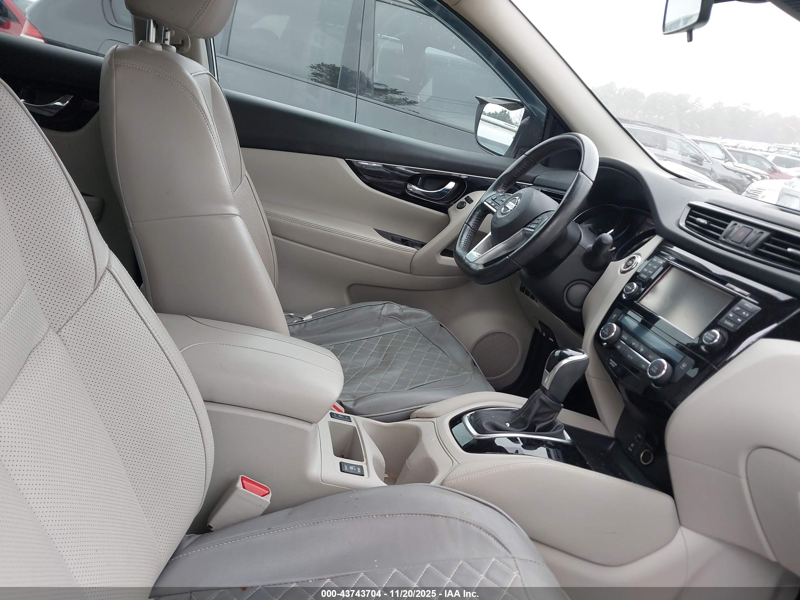 NISSAN ROGUE image 5