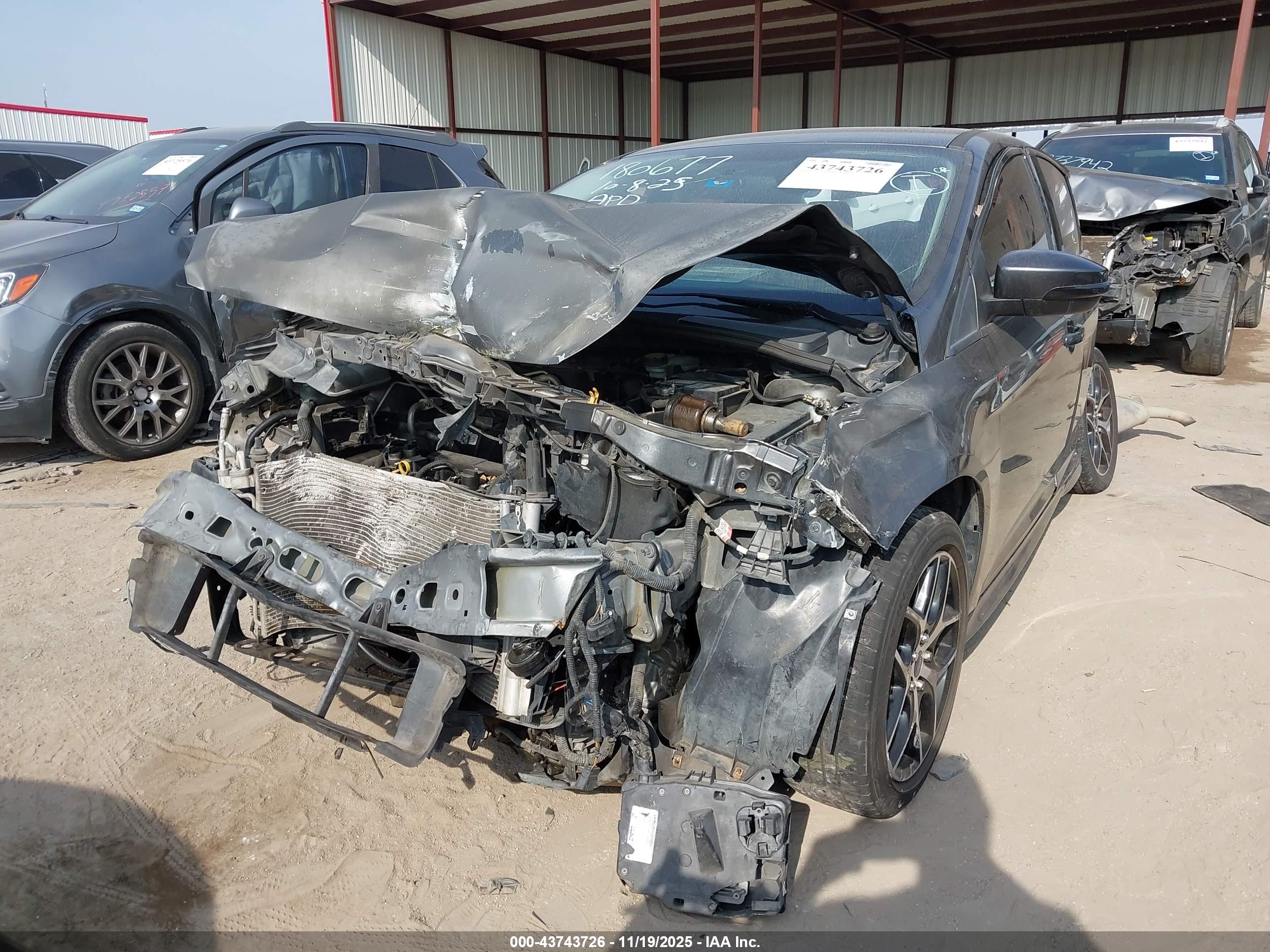 FORD FOCUS image 2