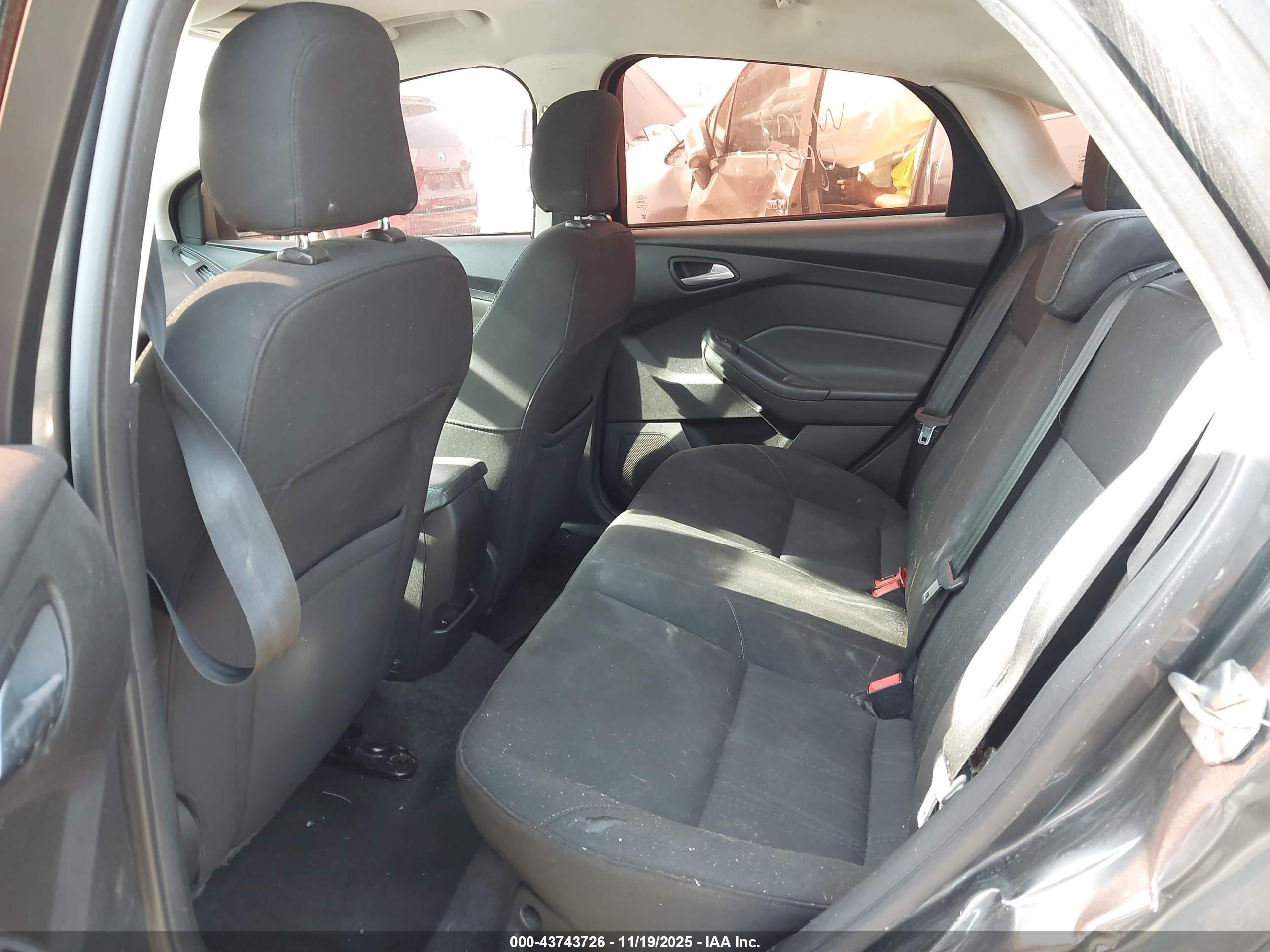 FORD FOCUS image 8