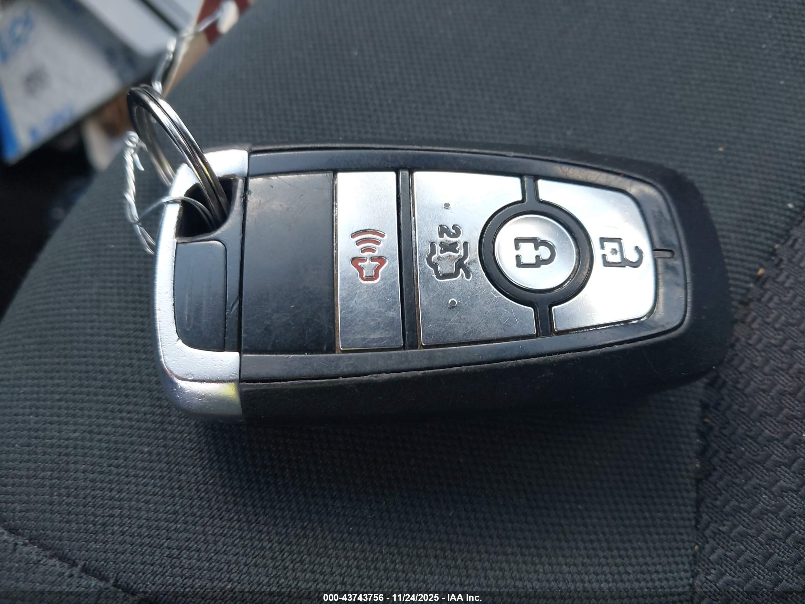 FORD FUSION image 11