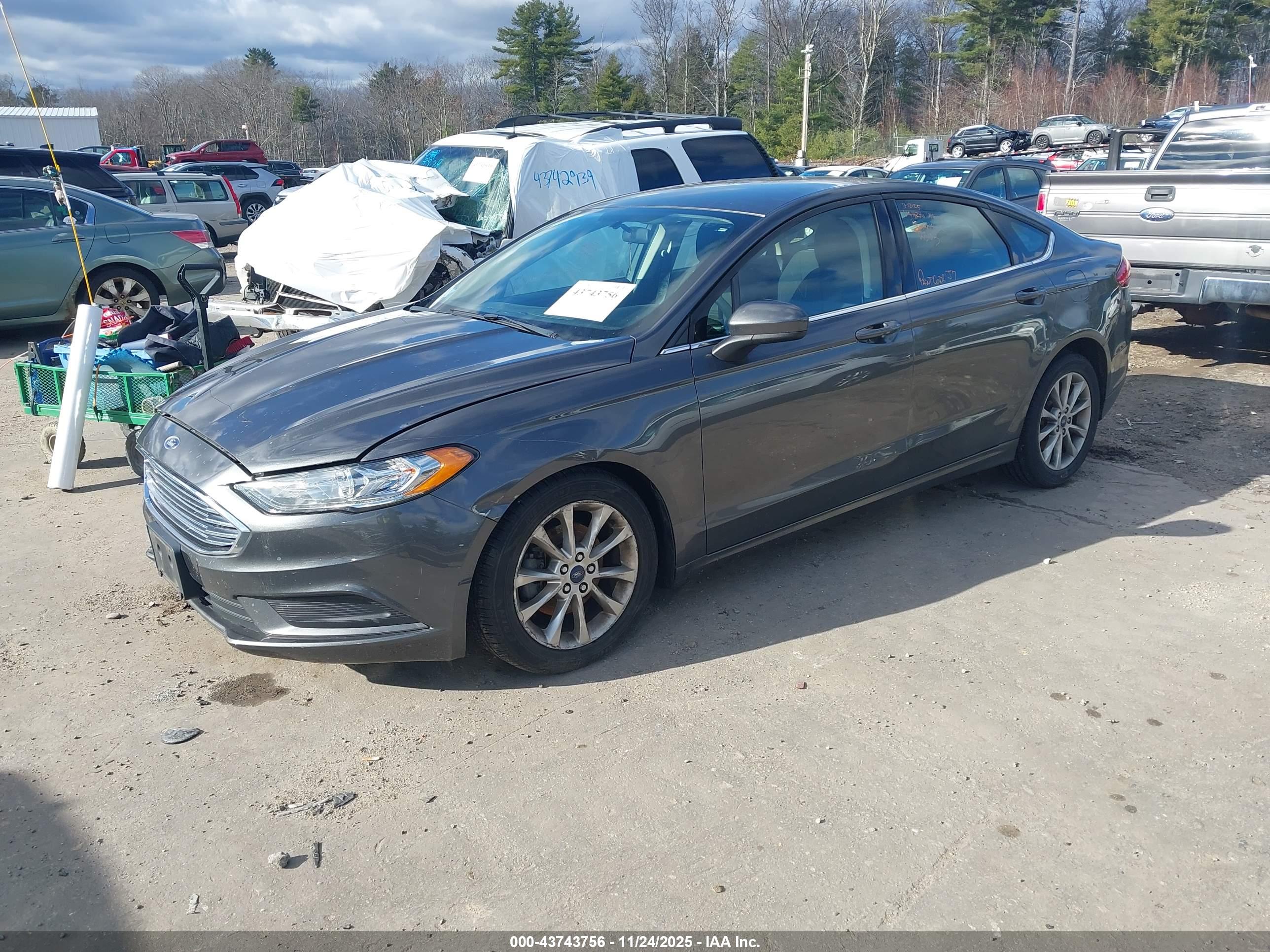 FORD FUSION image 2