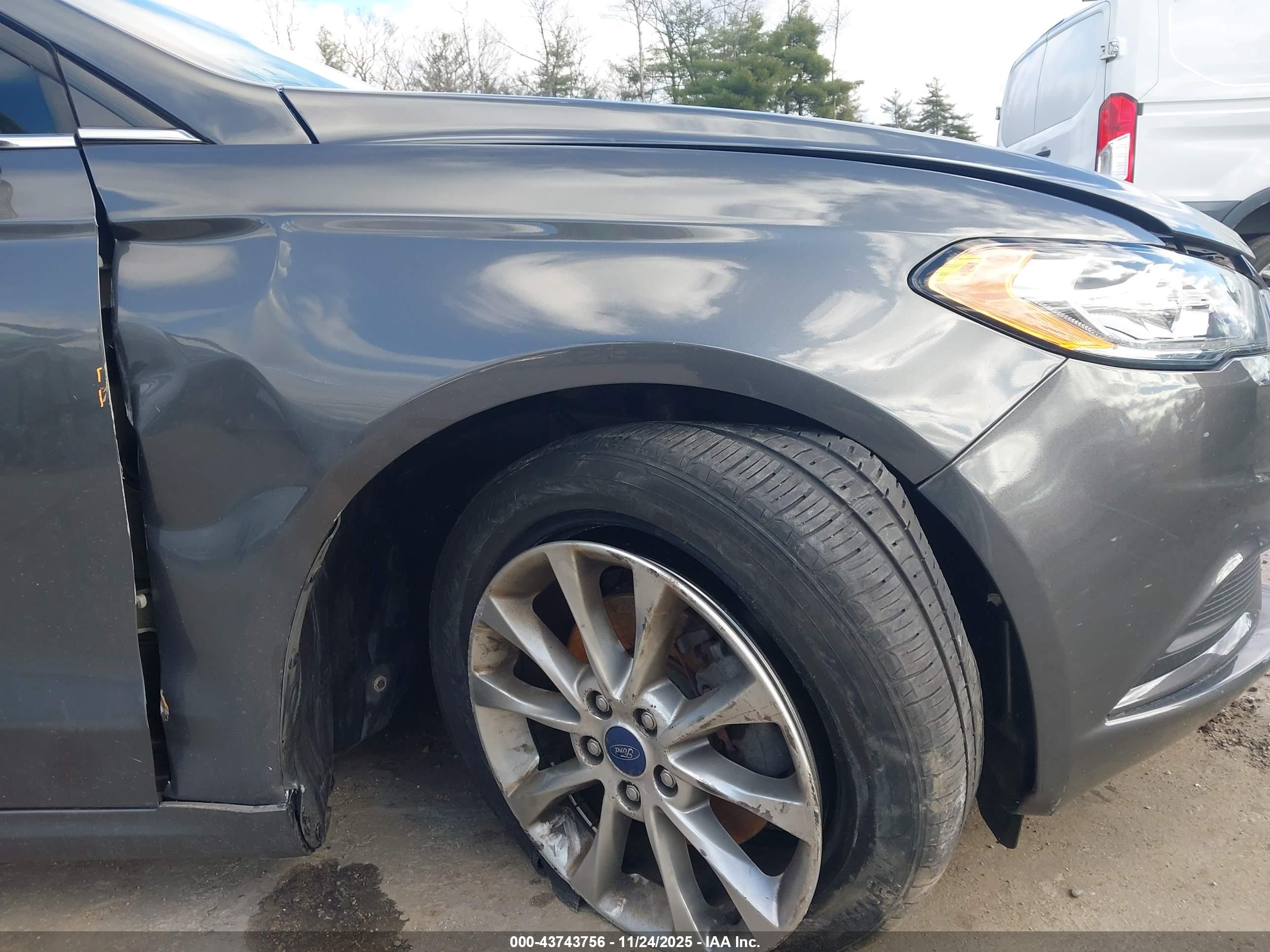 FORD FUSION image 6
