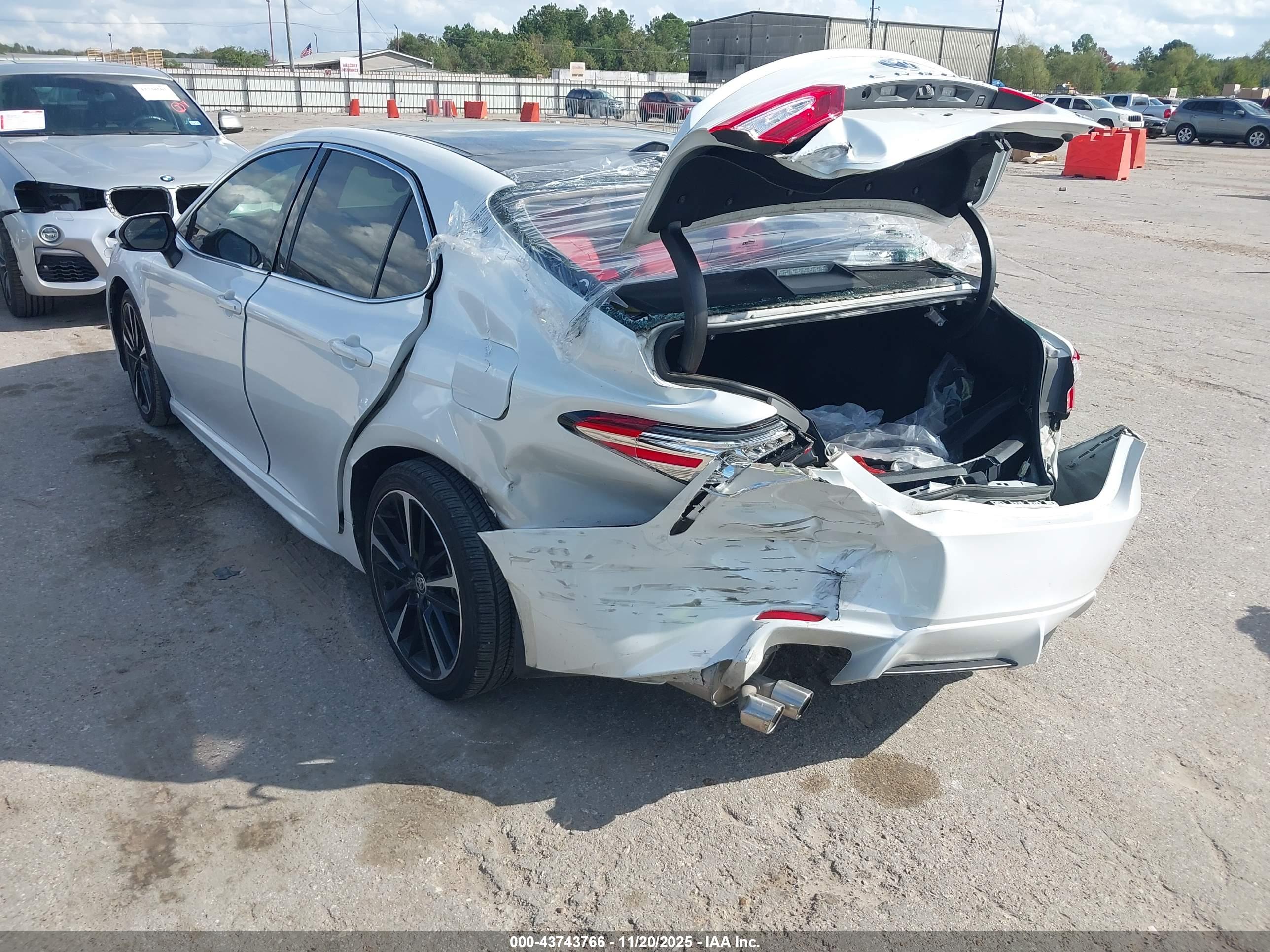TOYOTA CAMRY image 3