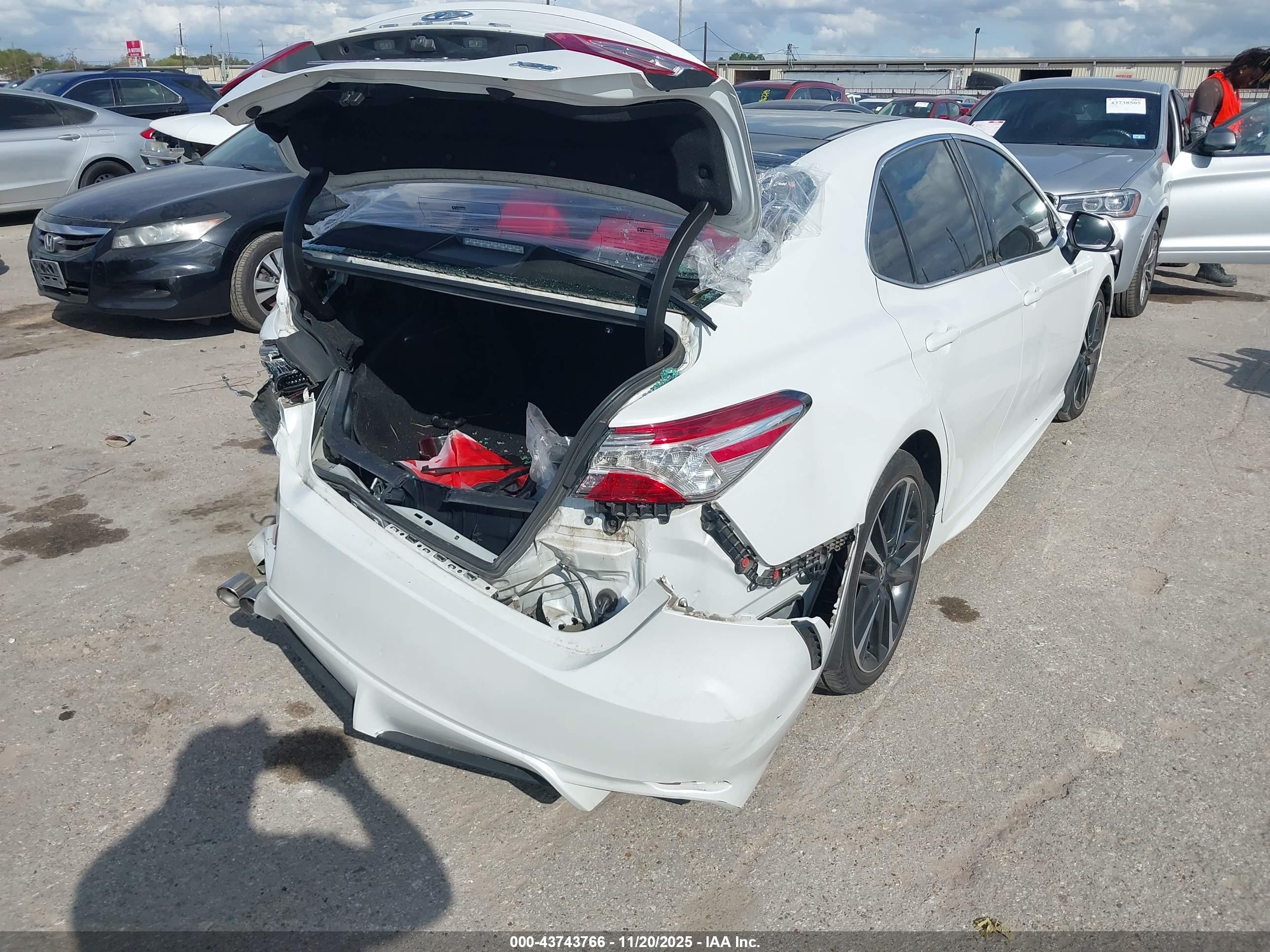 TOYOTA CAMRY image 4