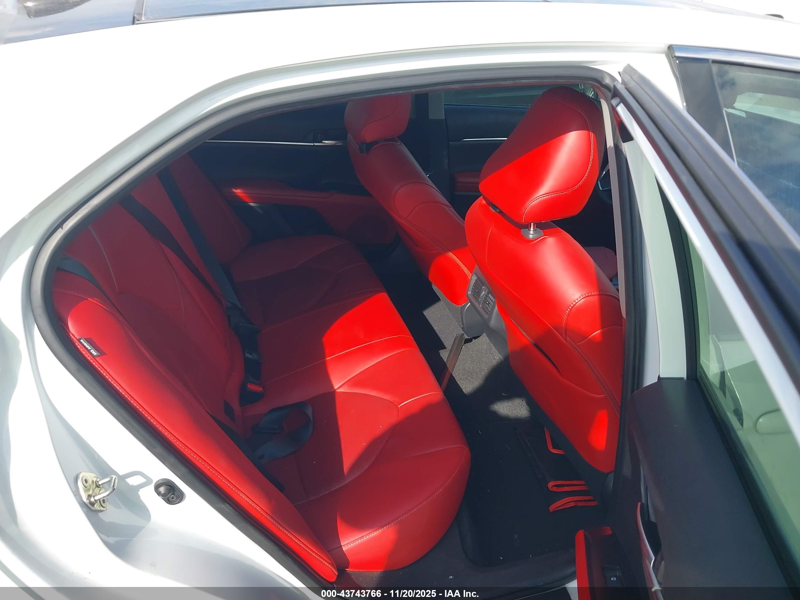 TOYOTA CAMRY image 8