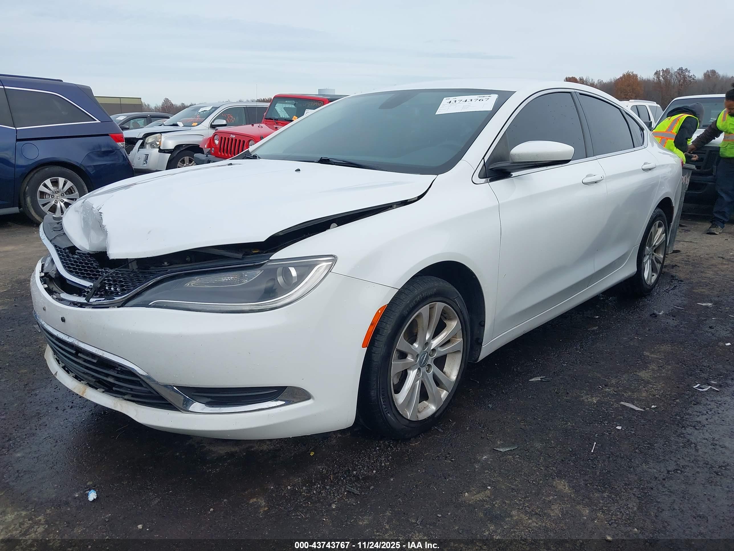 CHRYSLER 200 image 2
