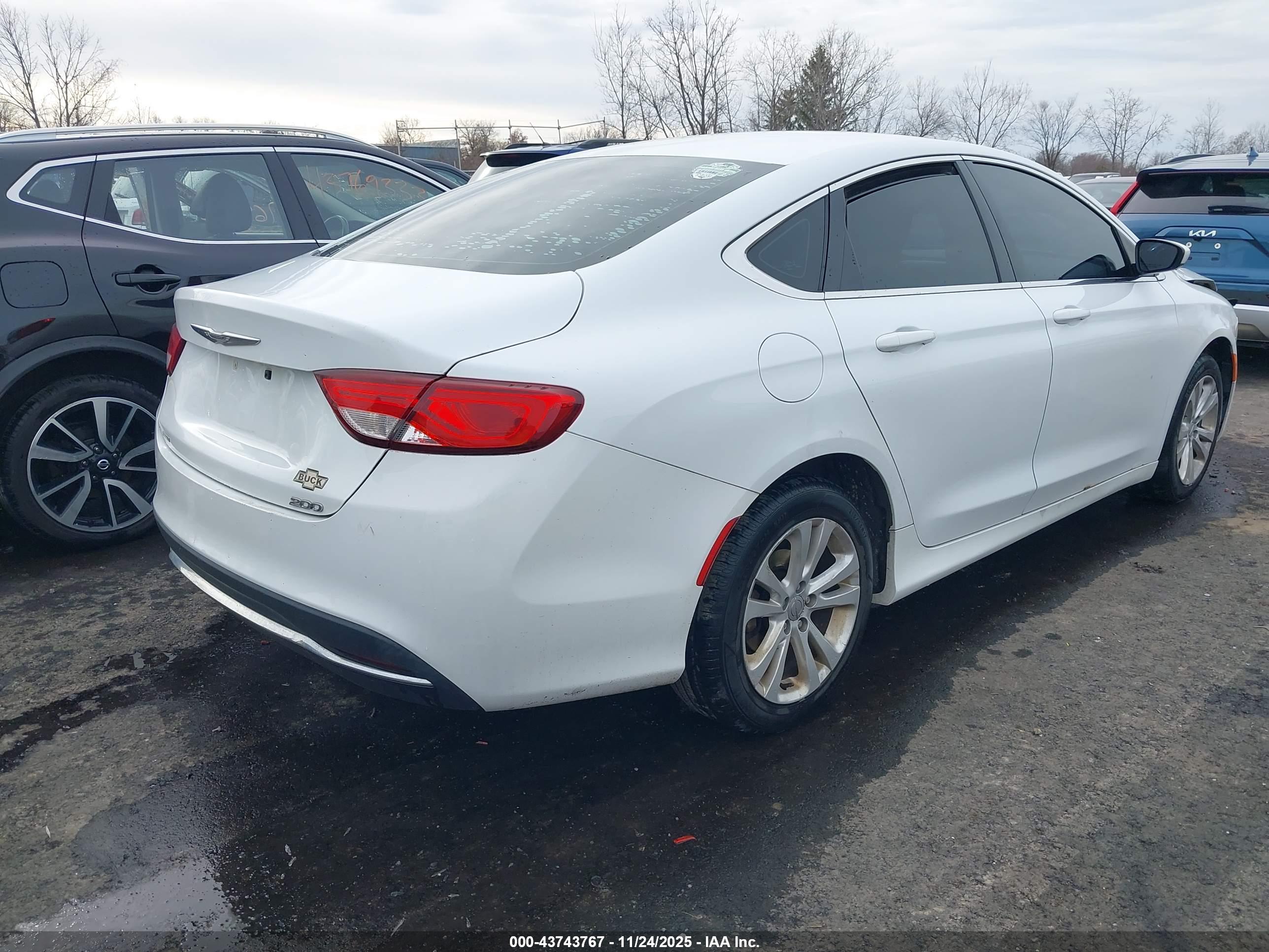 CHRYSLER 200 image 4