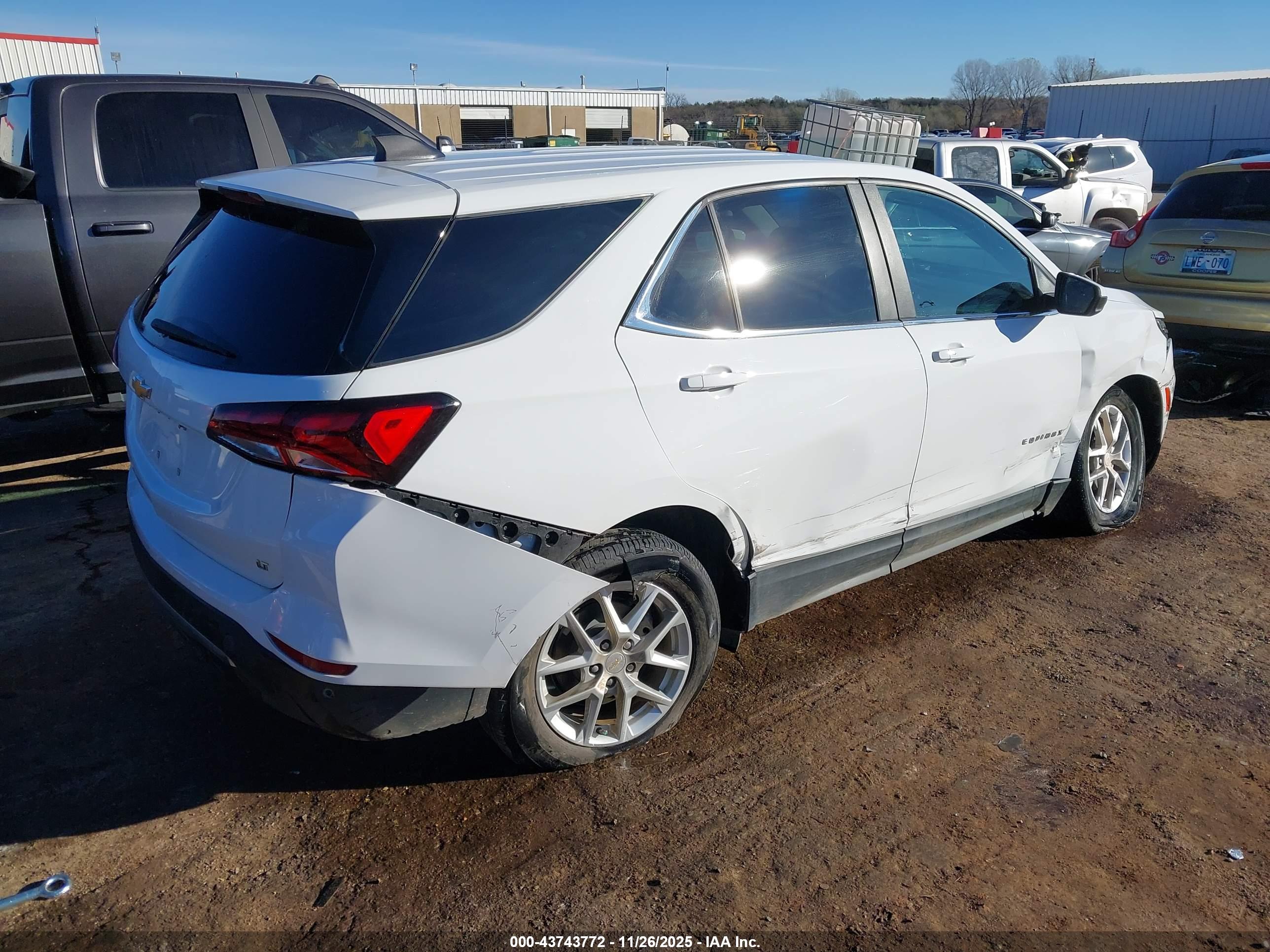 CHEVROLET EQUINOX image 4