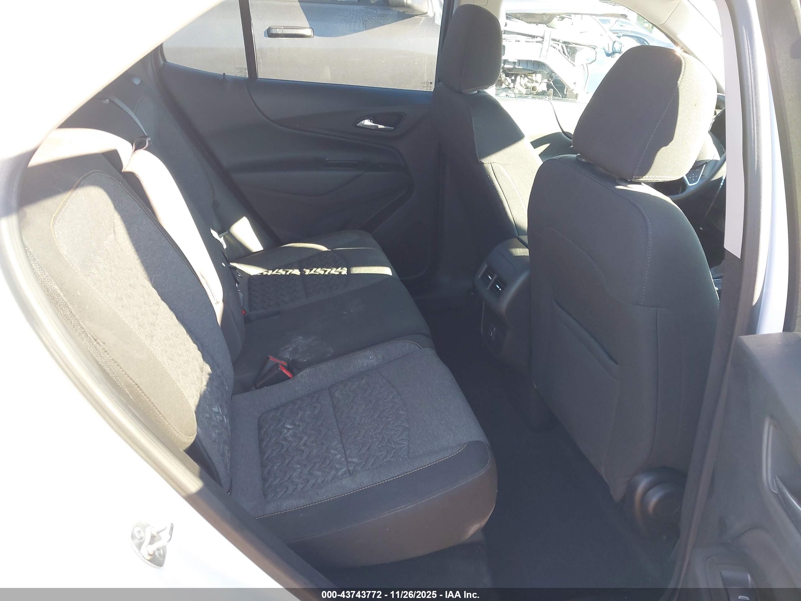 CHEVROLET EQUINOX image 8