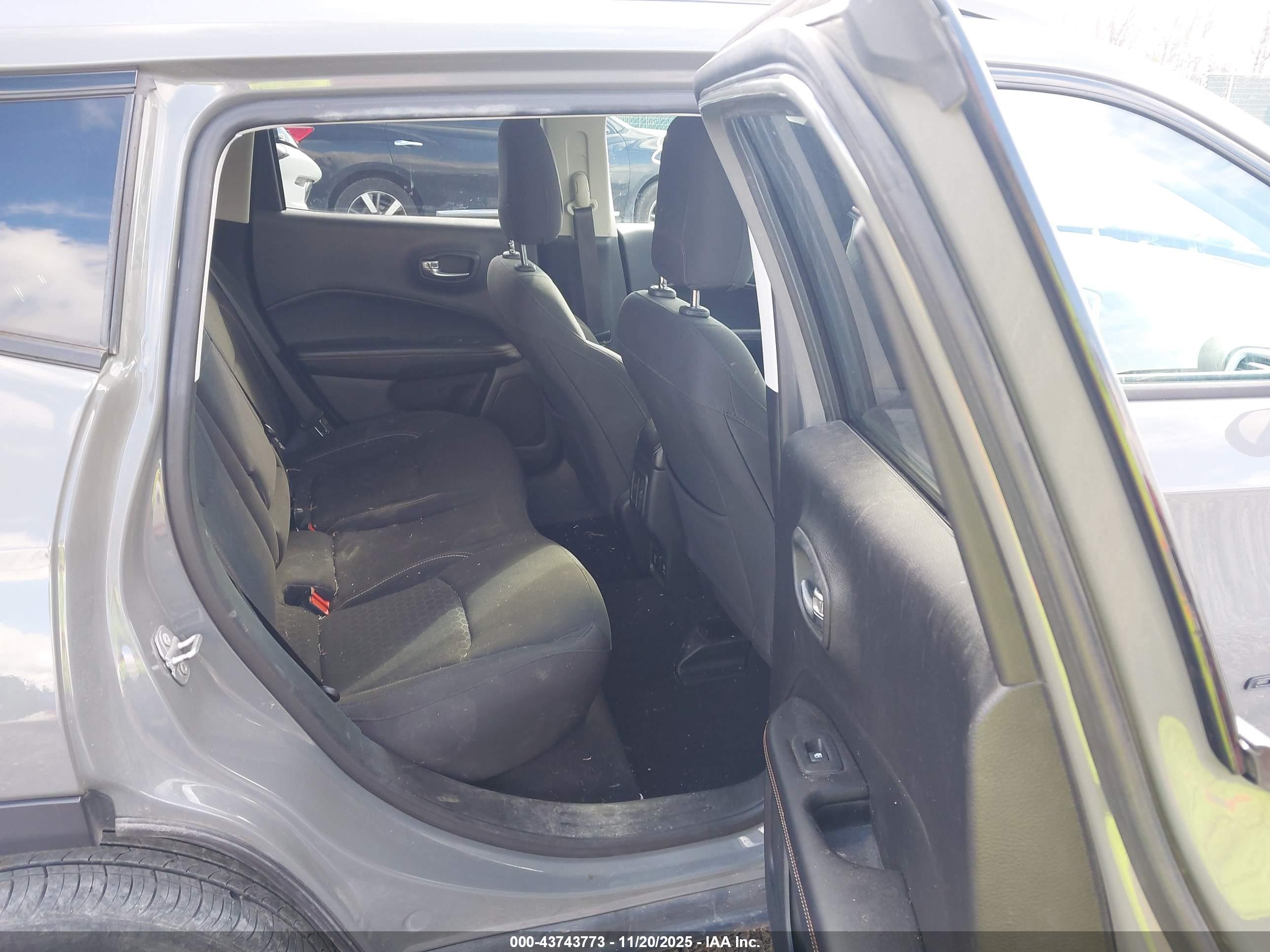 JEEP COMPASS image 8