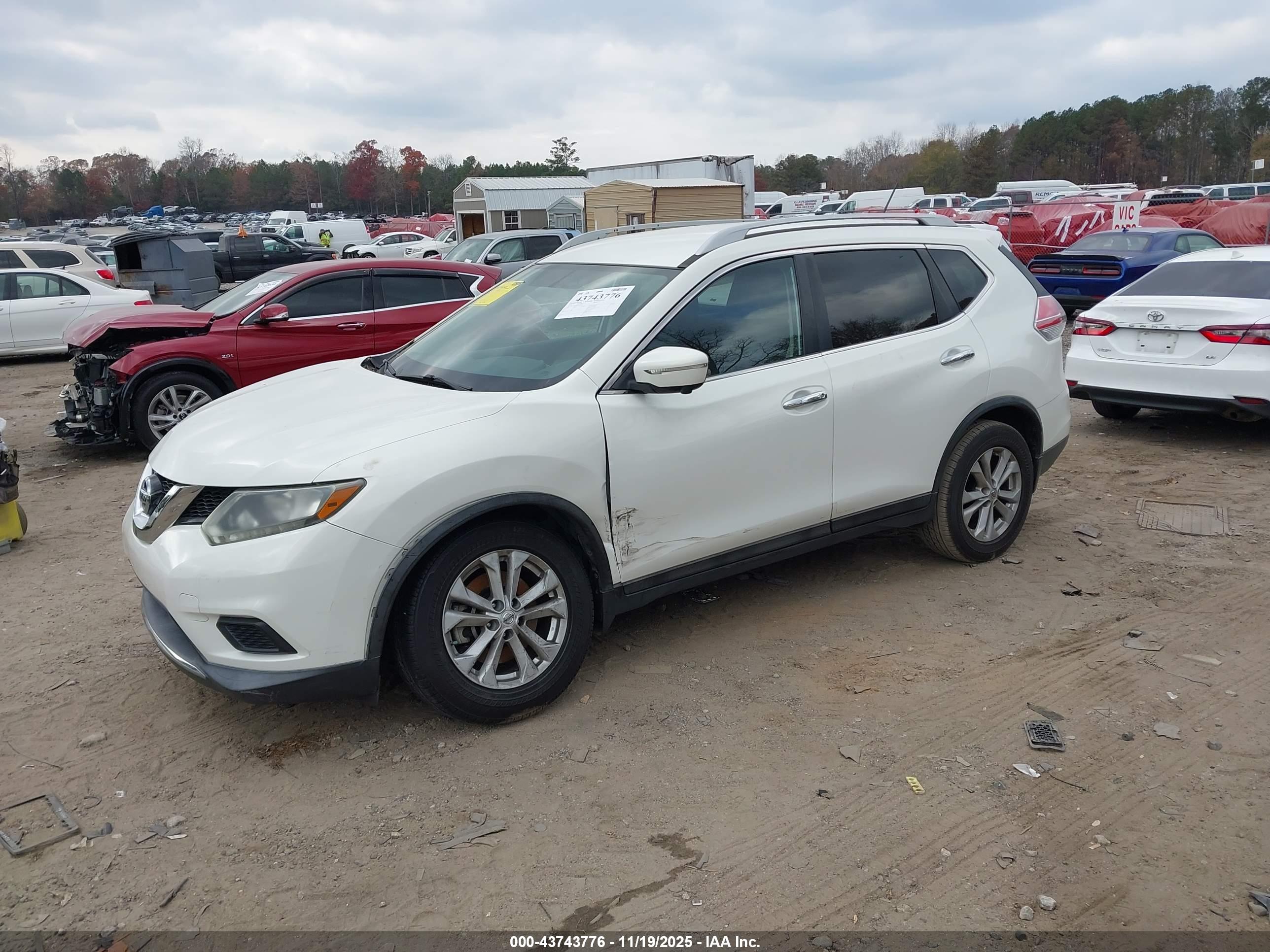 NISSAN ROGUE image 2