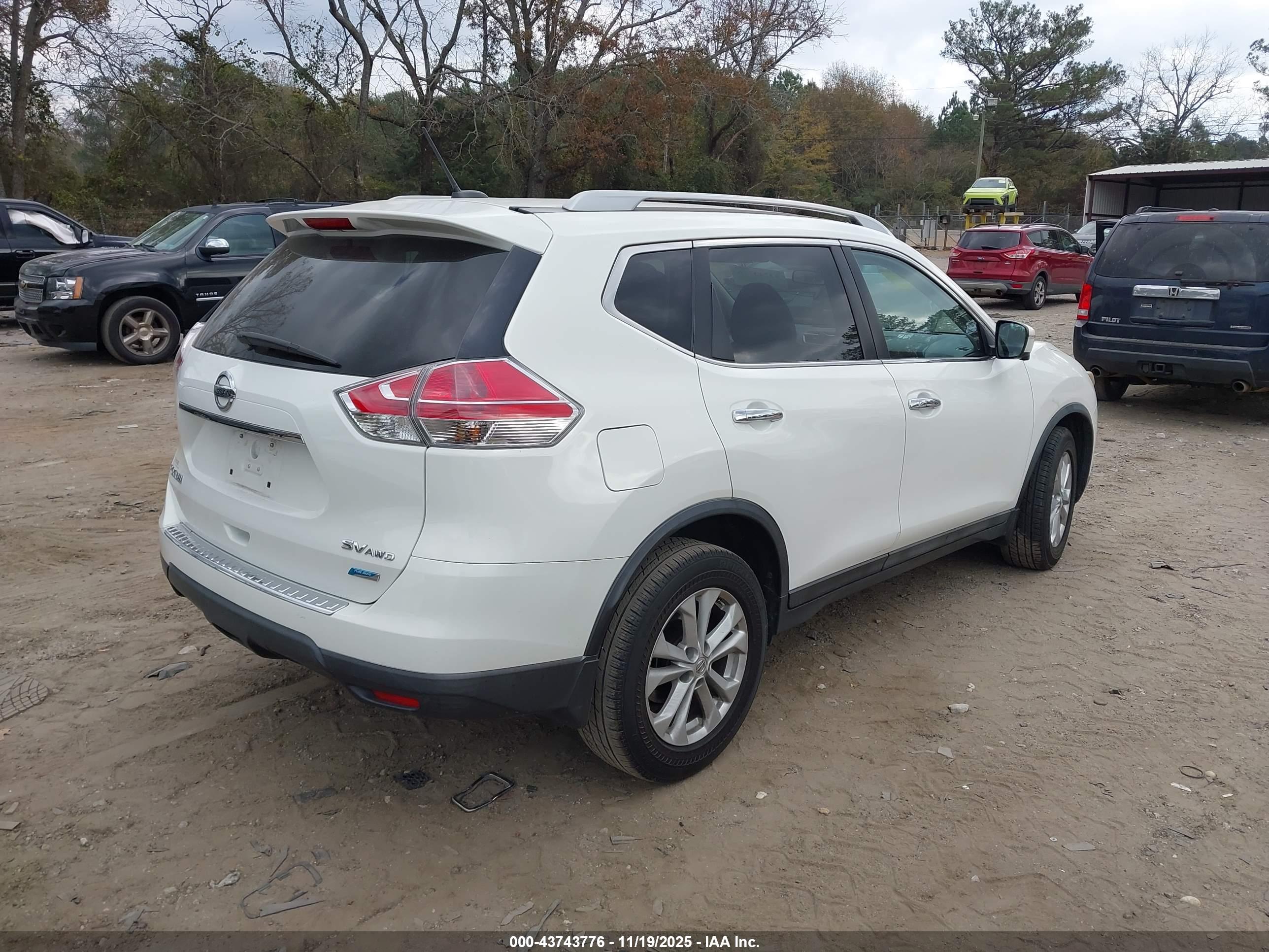 NISSAN ROGUE image 4