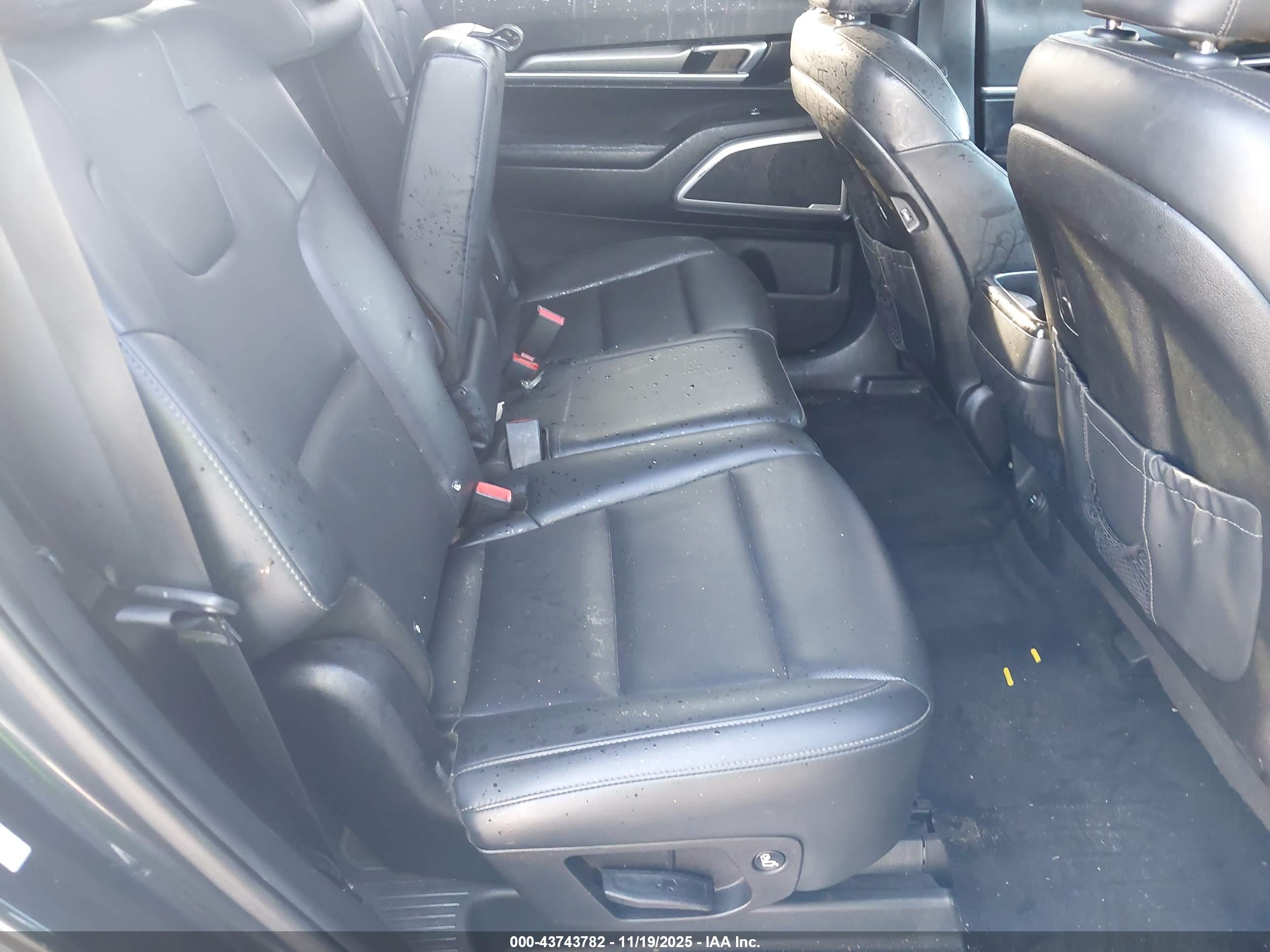 KIA TELLURIDE image 8
