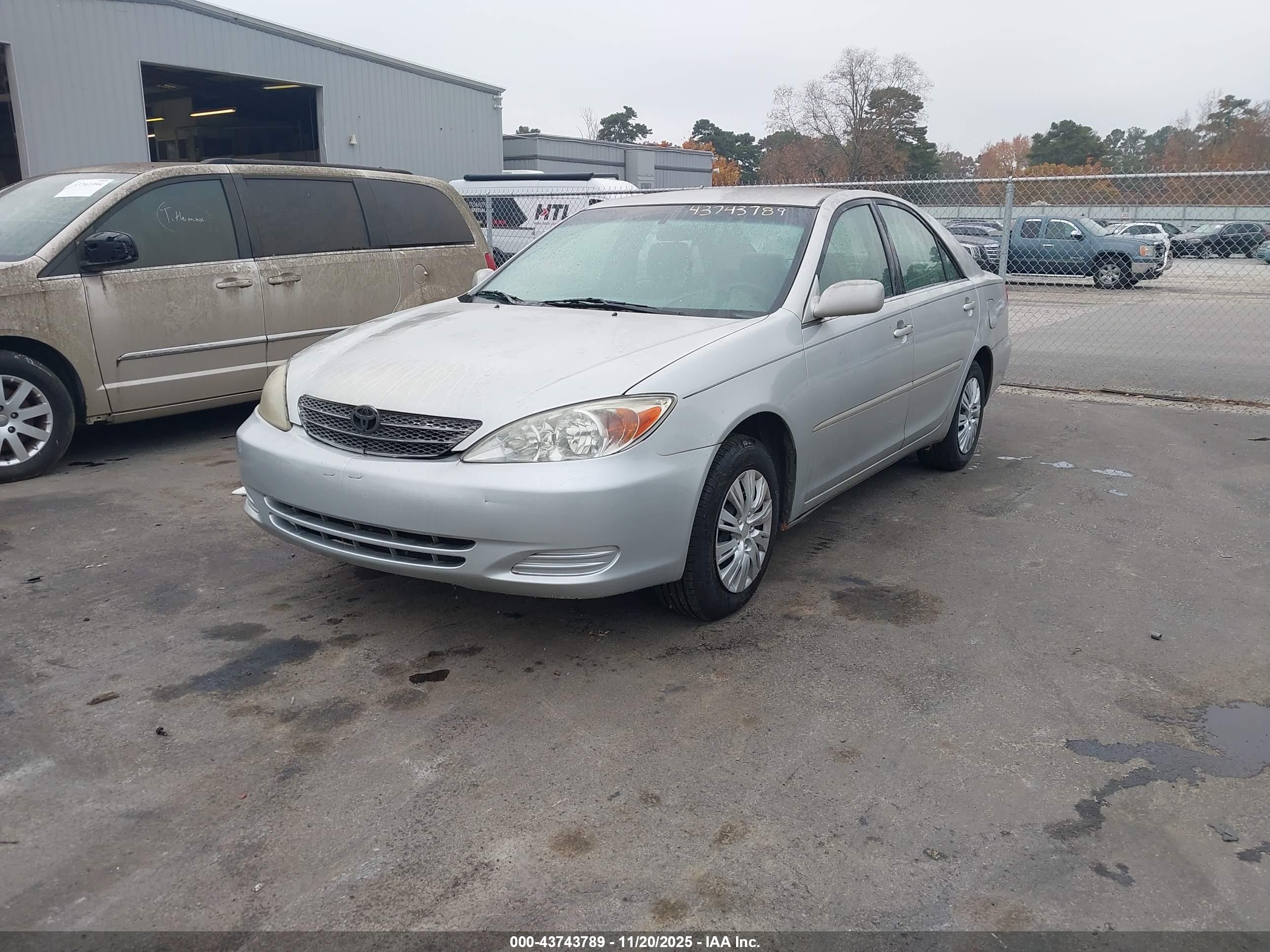 TOYOTA CAMRY image 2