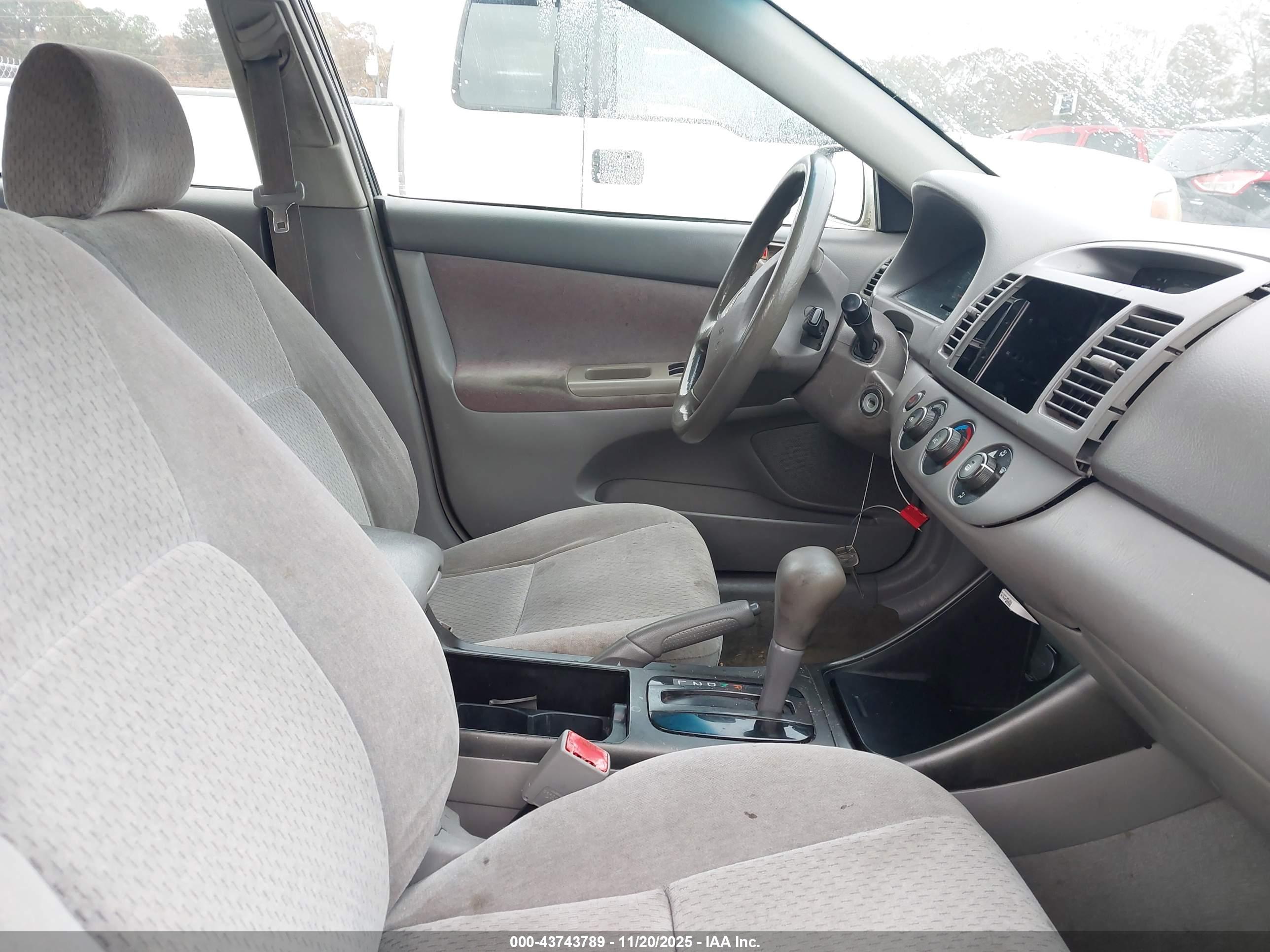 TOYOTA CAMRY image 5