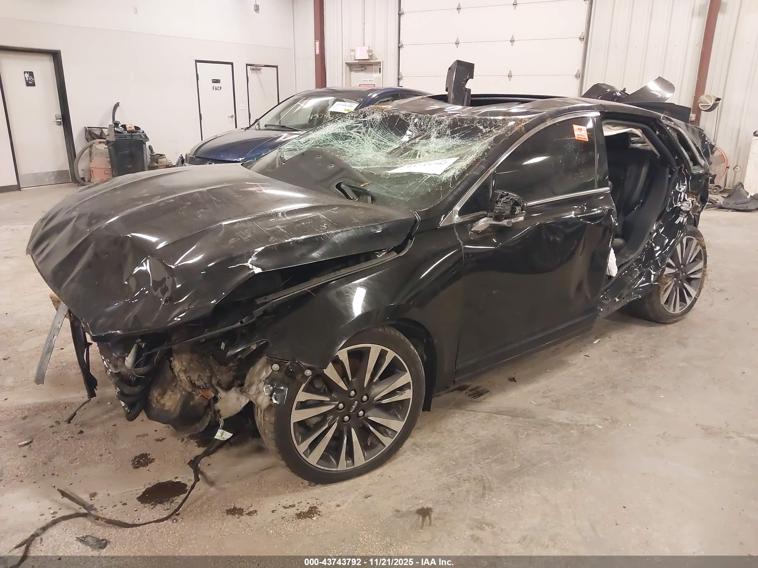 LINCOLN MKZ image 2