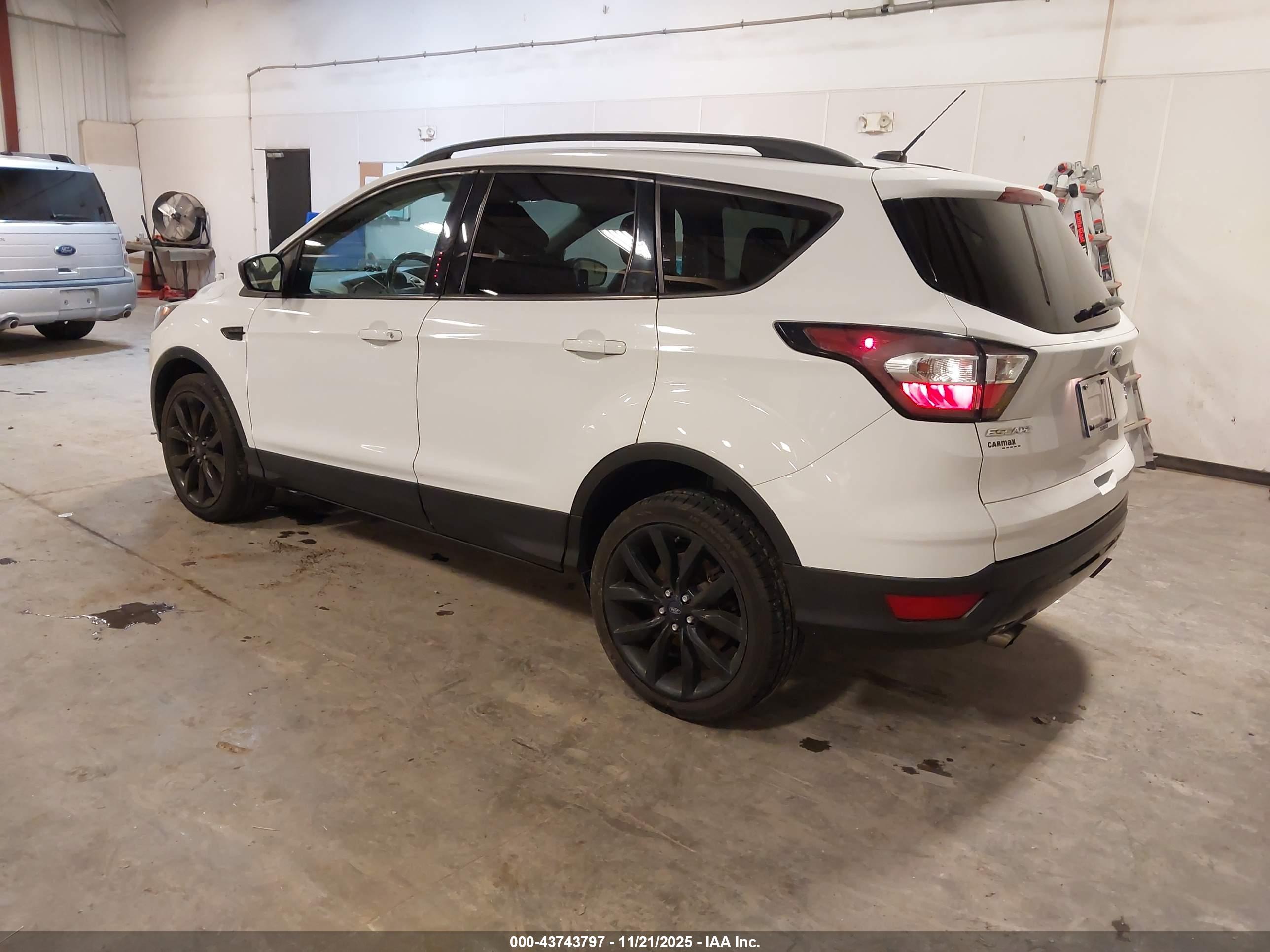 FORD ESCAPE image 3