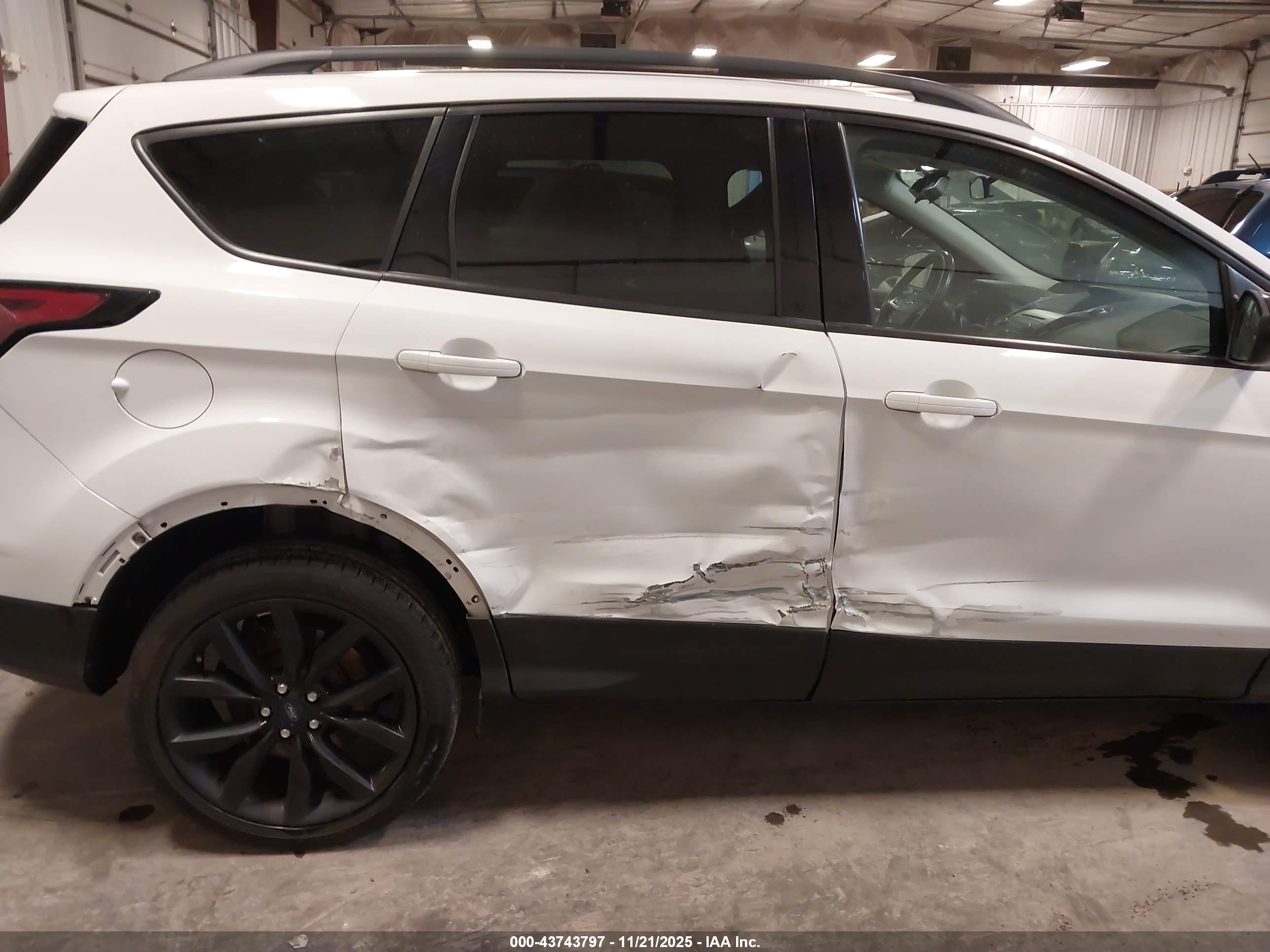FORD ESCAPE image 6