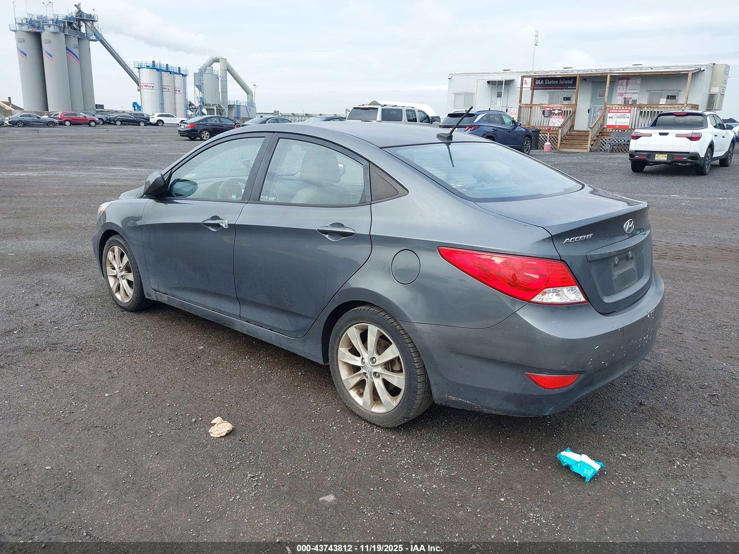HYUNDAI ACCENT image 3