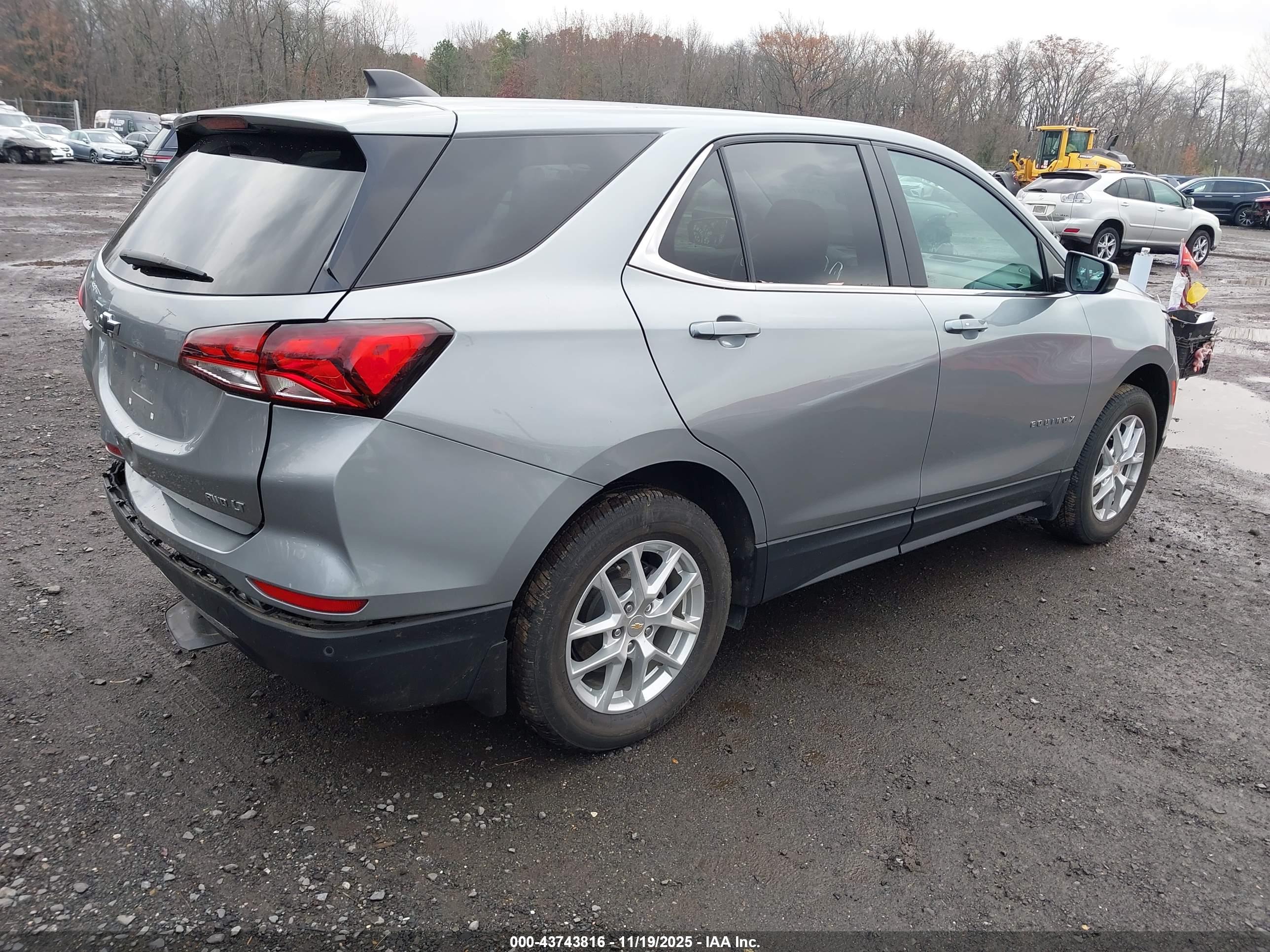 CHEVROLET EQUINOX image 4