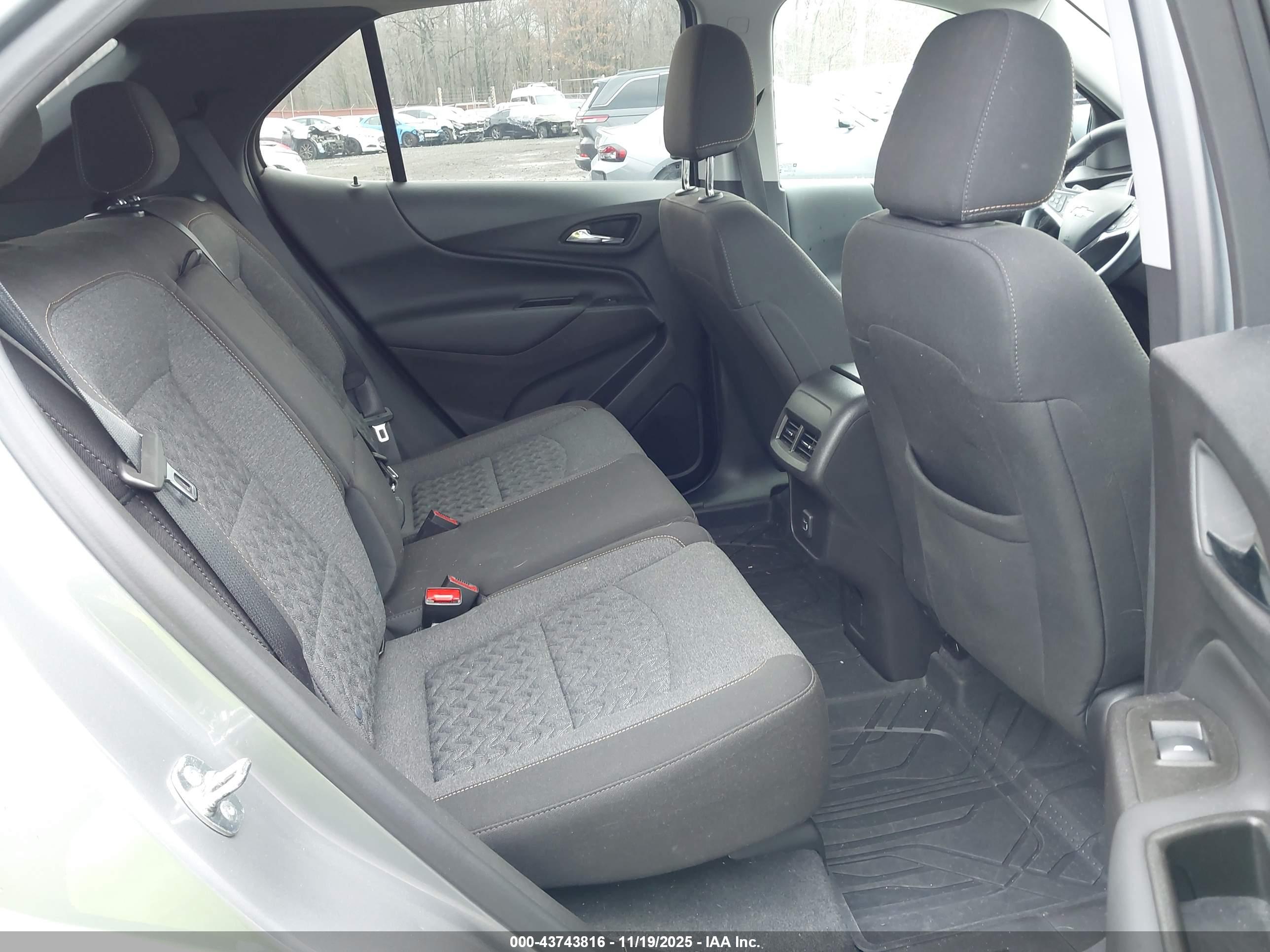CHEVROLET EQUINOX image 8