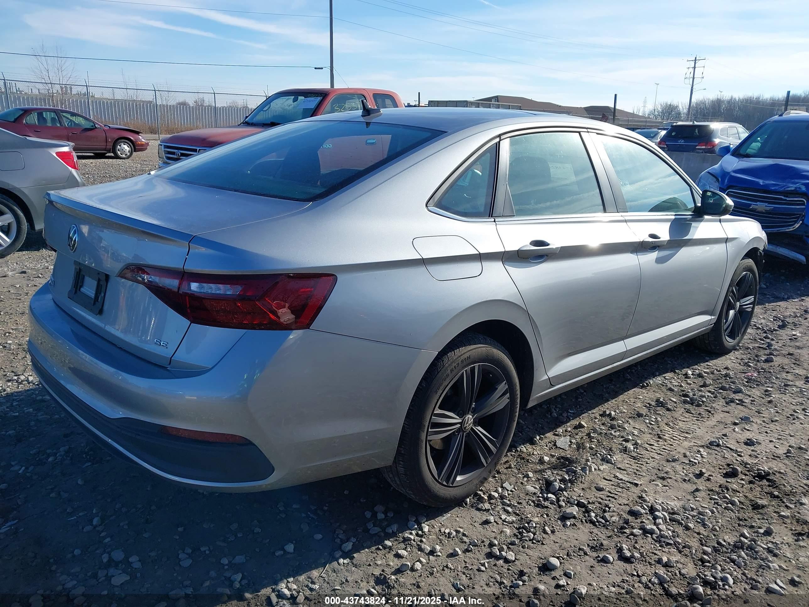 VOLKSWAGEN JETTA image 4