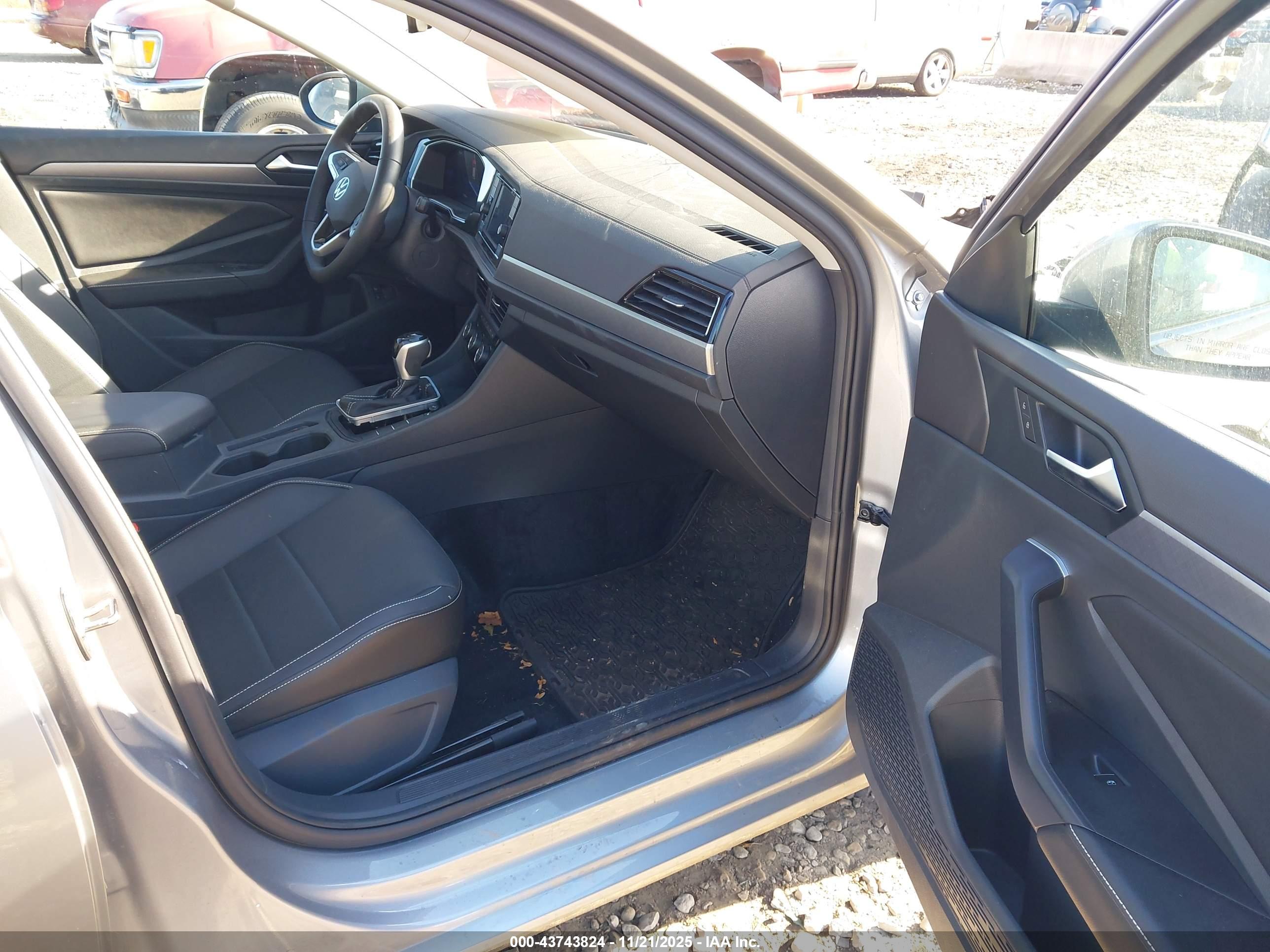 VOLKSWAGEN JETTA image 5