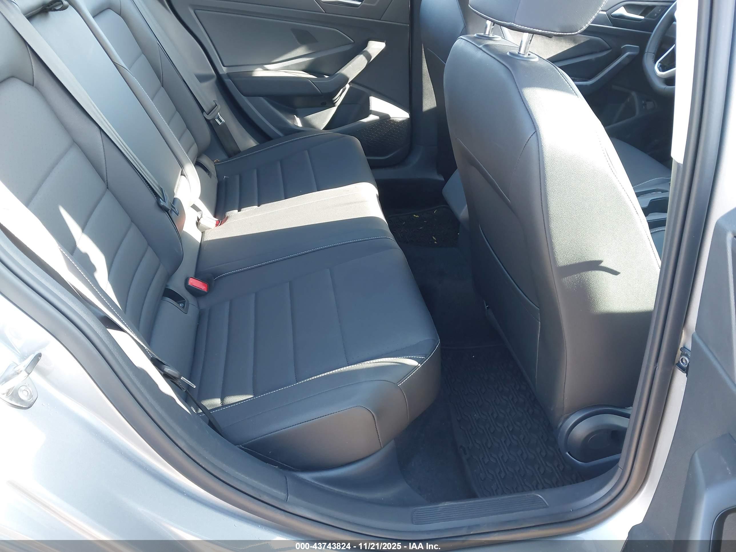 VOLKSWAGEN JETTA image 8