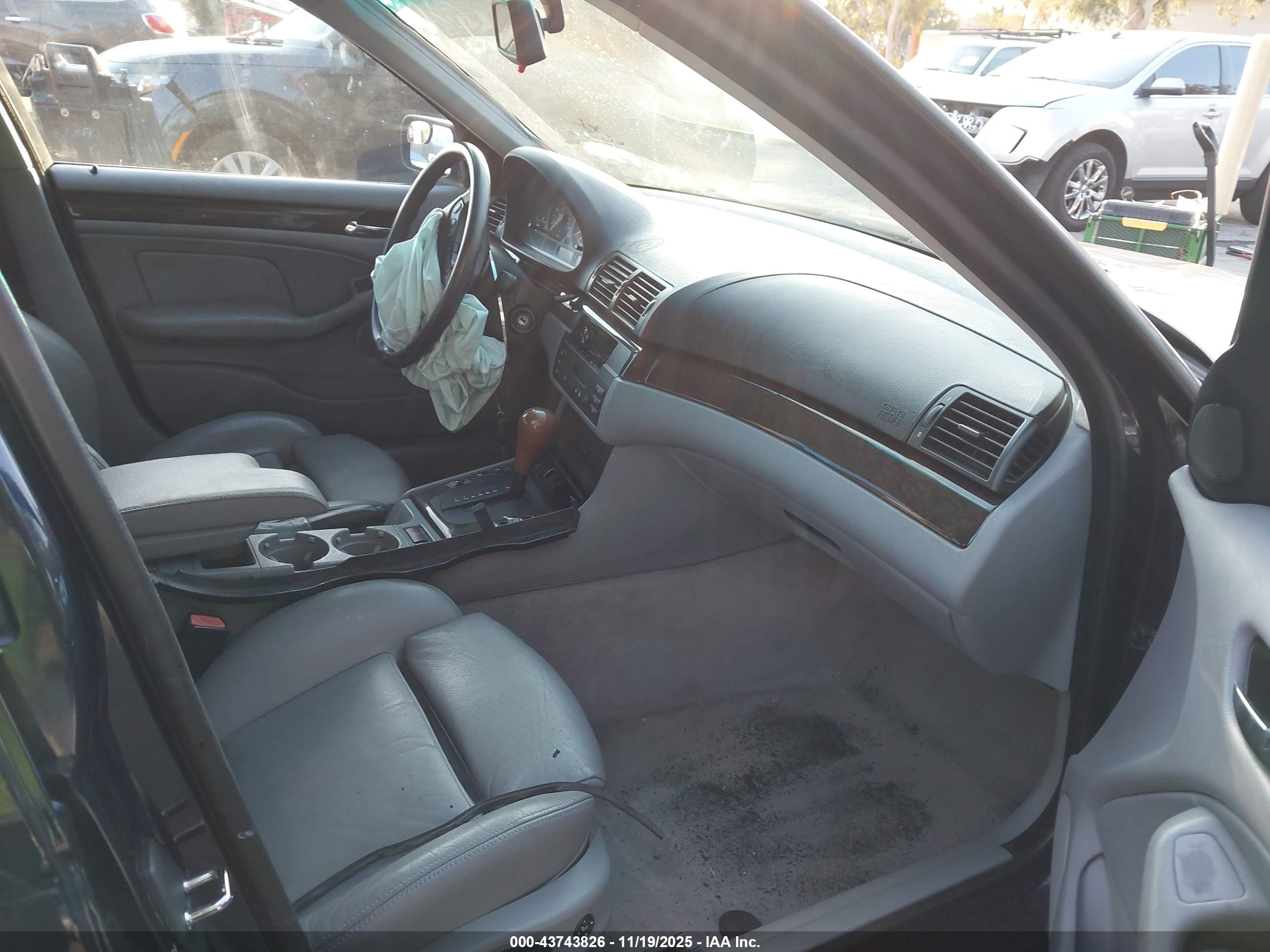 BMW 323I image 5