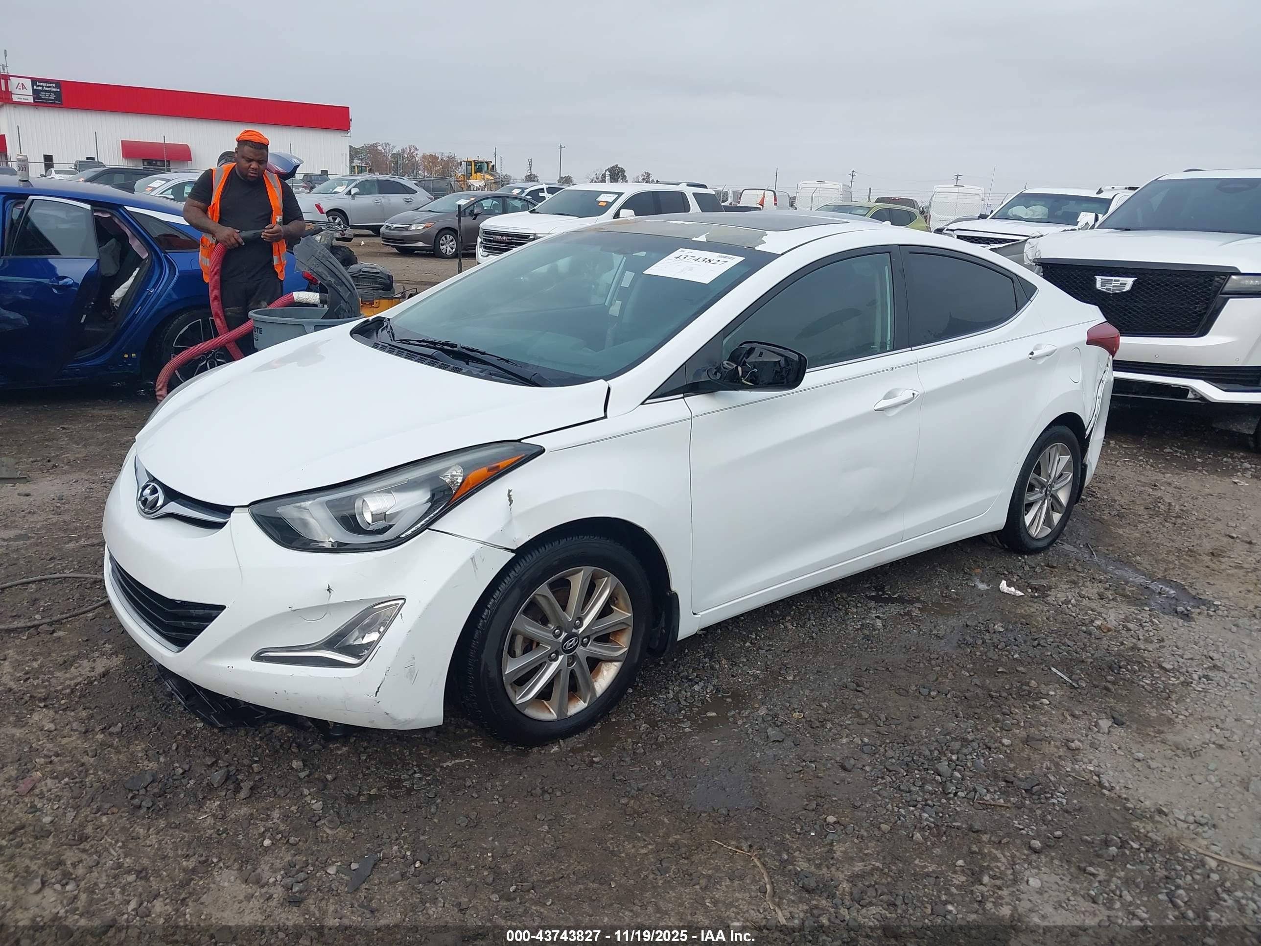 HYUNDAI ELANTRA image 2