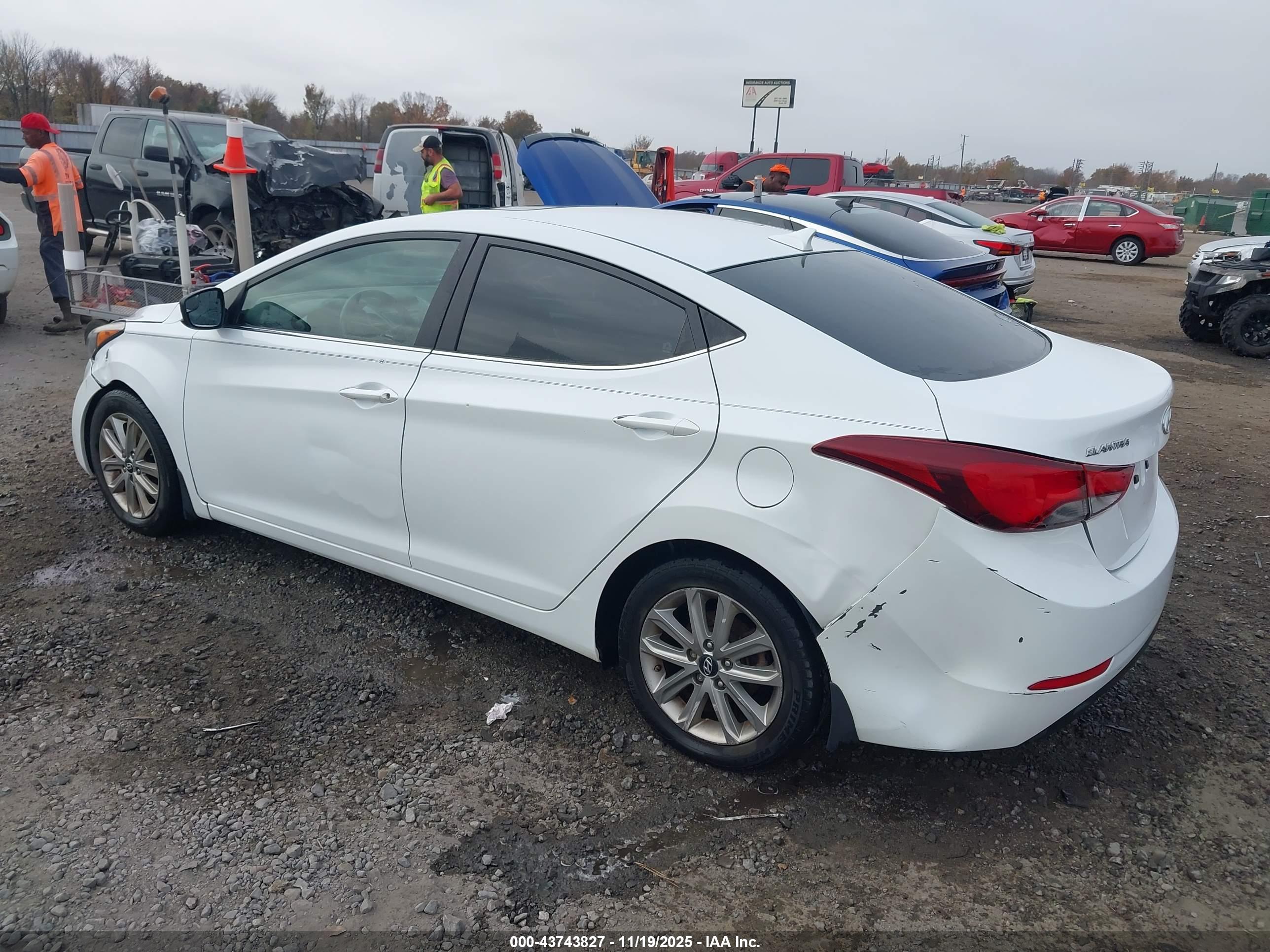 HYUNDAI ELANTRA image 3