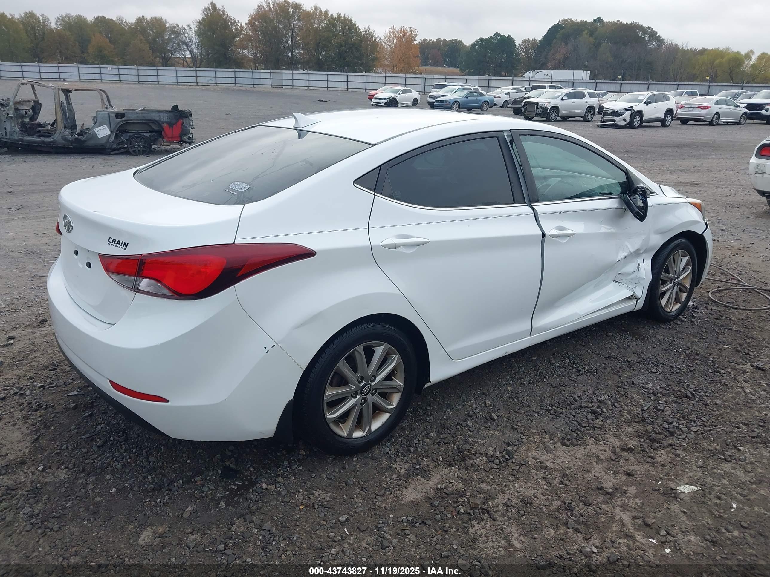 HYUNDAI ELANTRA image 4