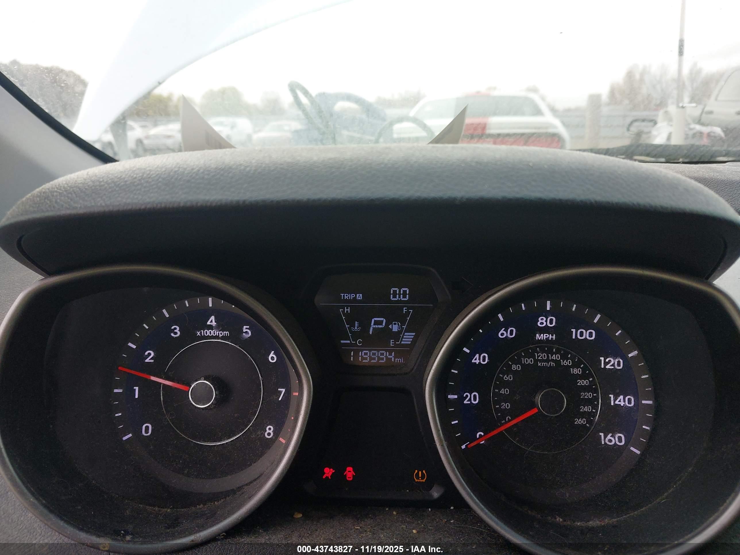 HYUNDAI ELANTRA image 7