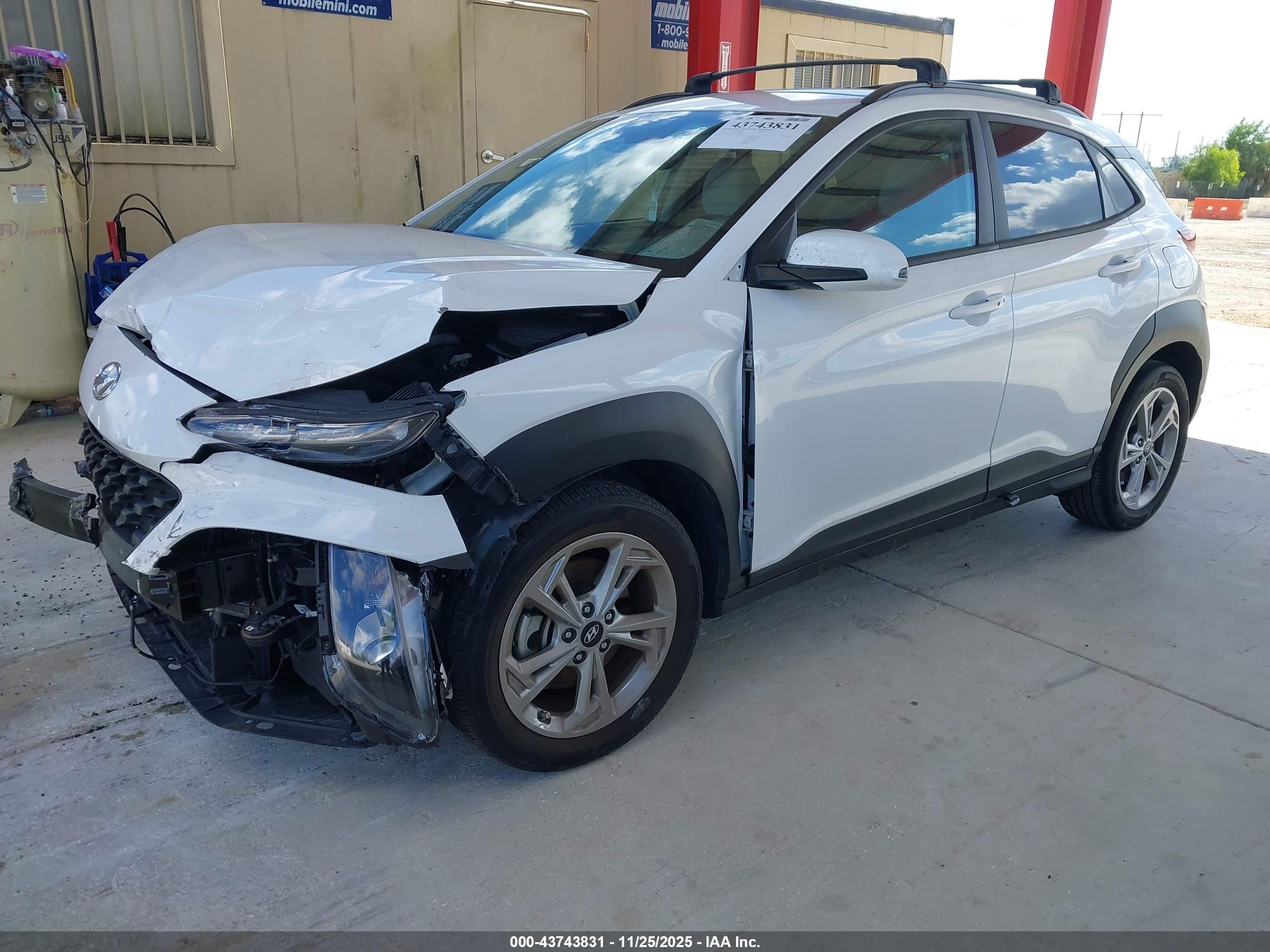 HYUNDAI KONA image 2
