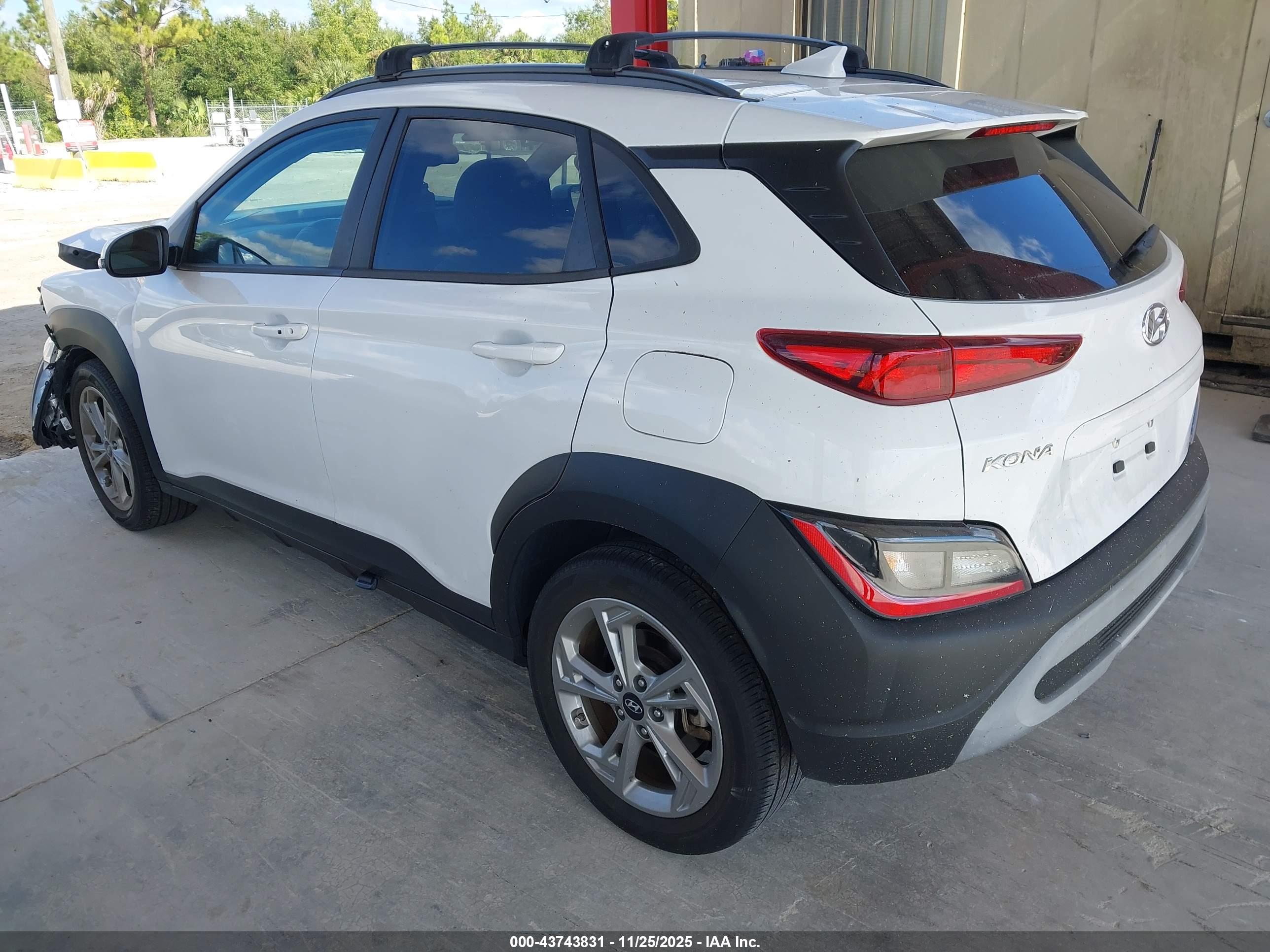 HYUNDAI KONA image 3