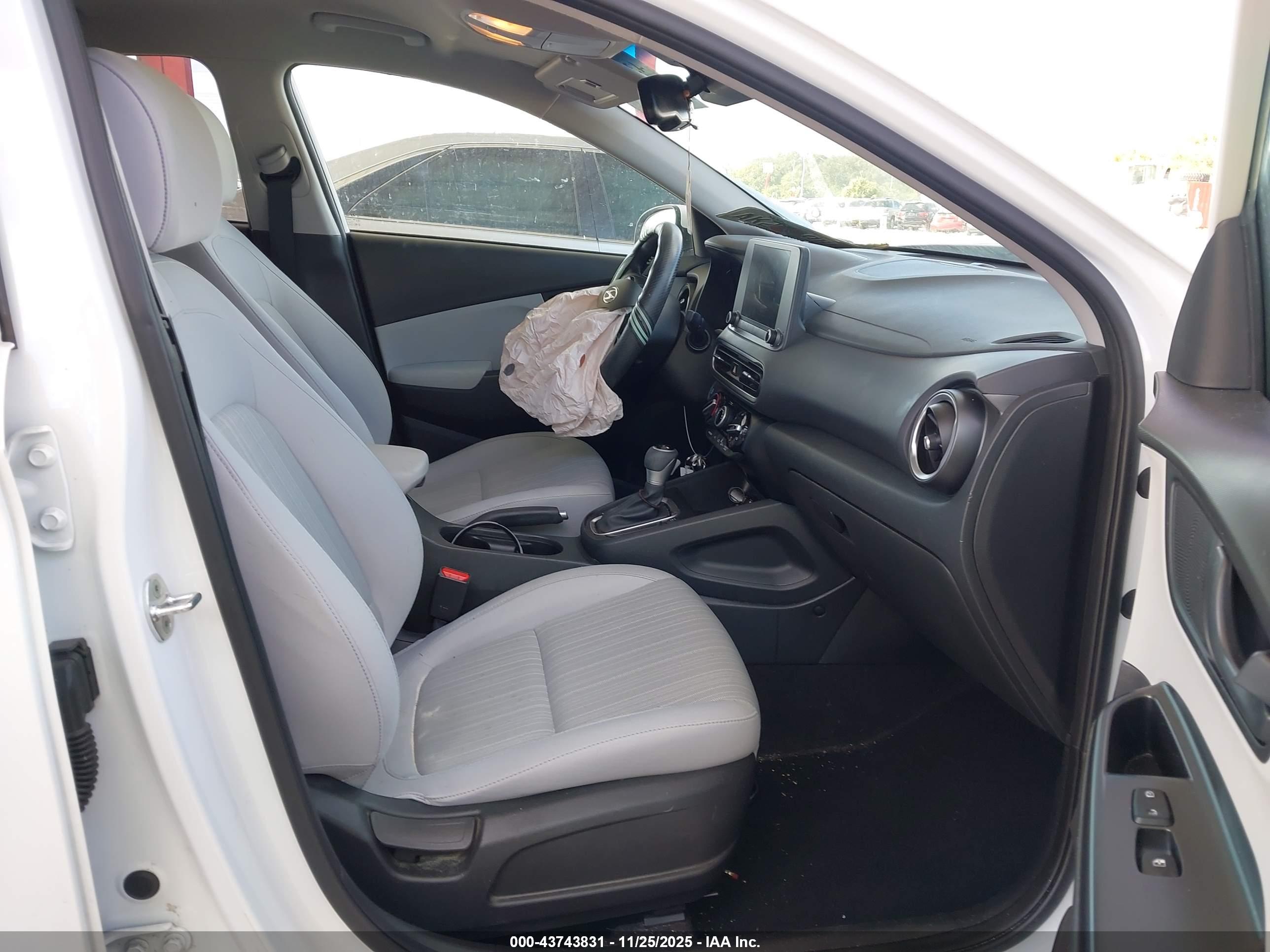 HYUNDAI KONA image 5