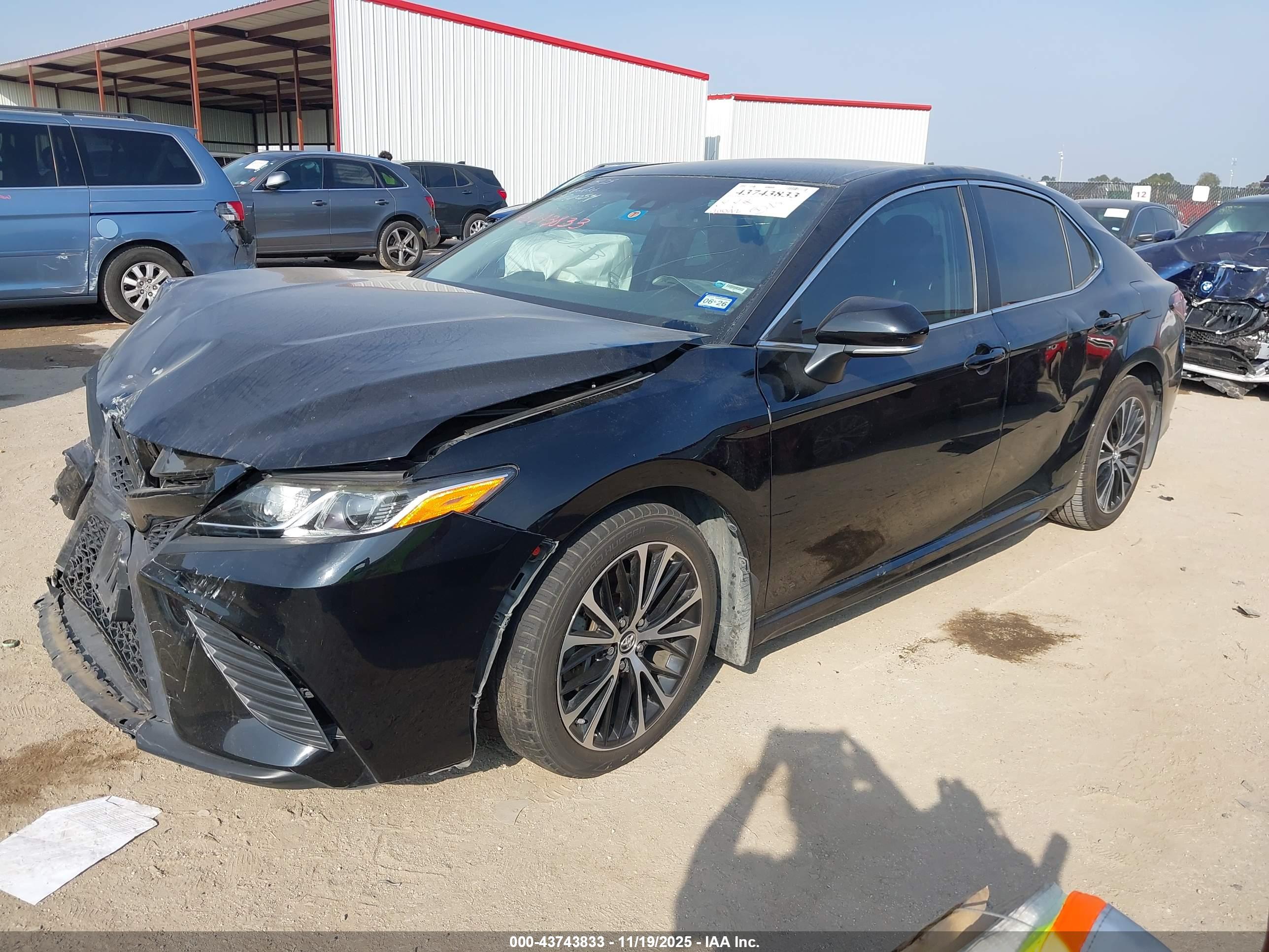 TOYOTA CAMRY image 2