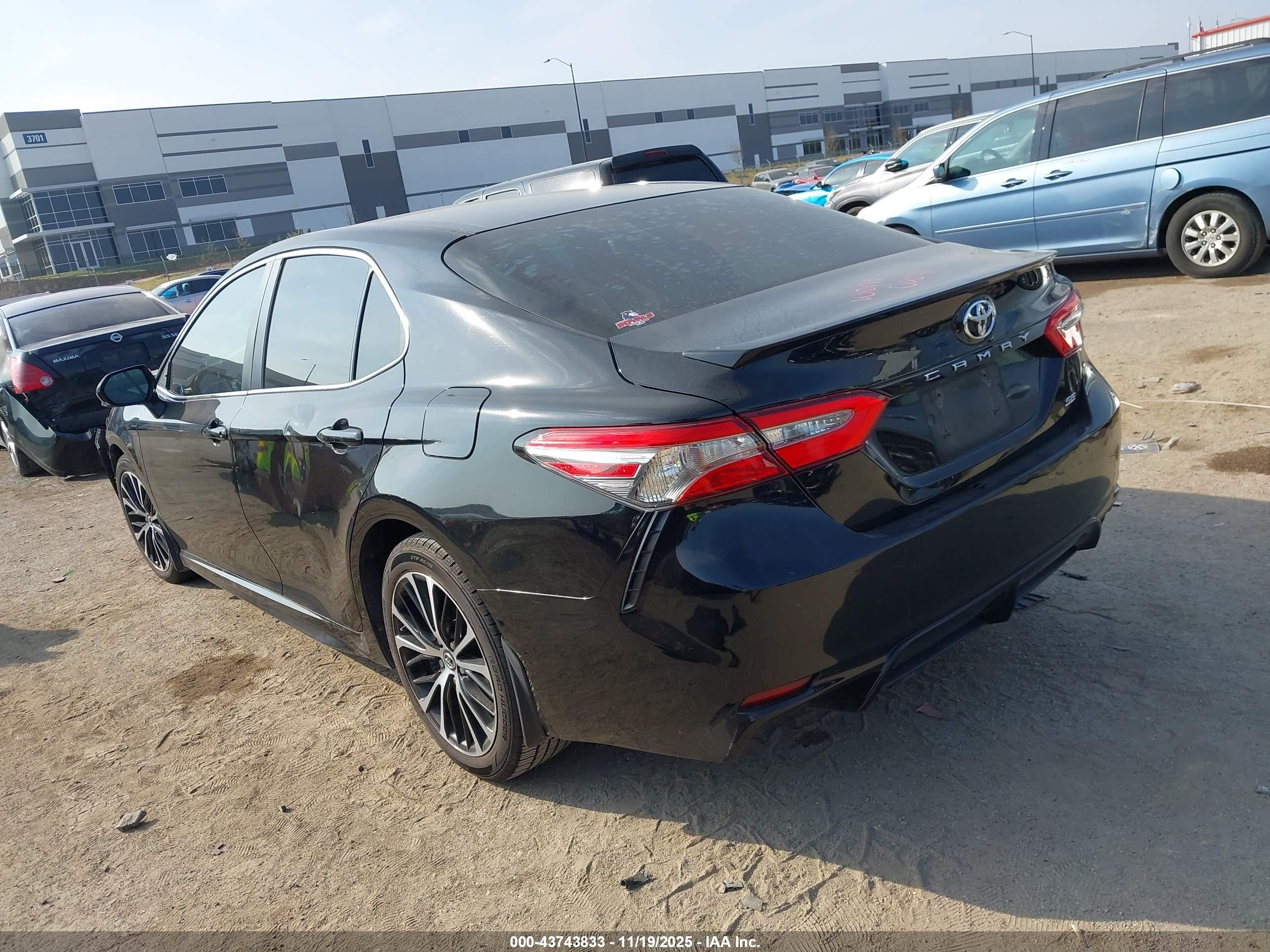 TOYOTA CAMRY image 3