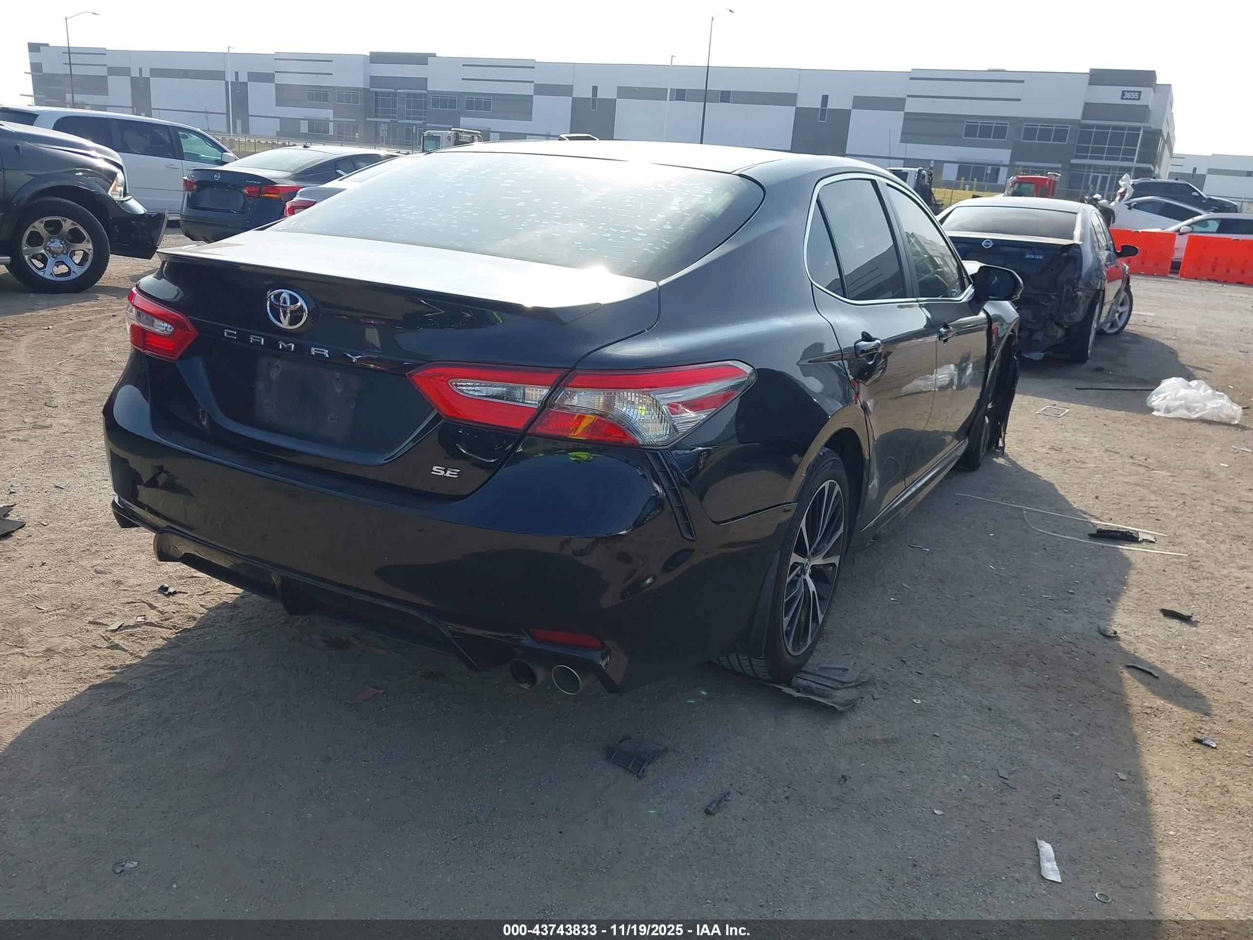 TOYOTA CAMRY image 4